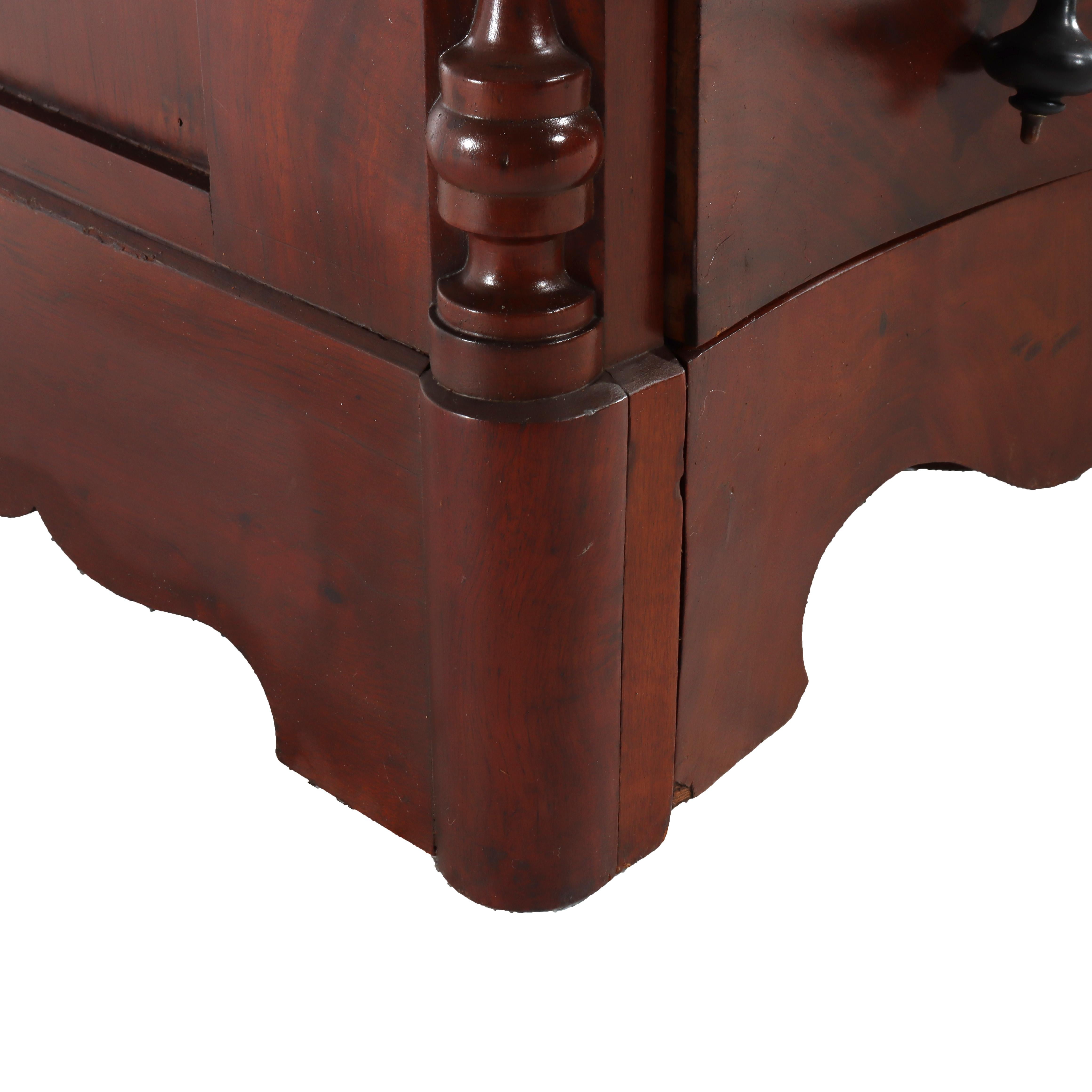 Comò a 4 cassetti con piano in marmo in mogano serpeggiante Renaissance Revival Flame in vendita 6