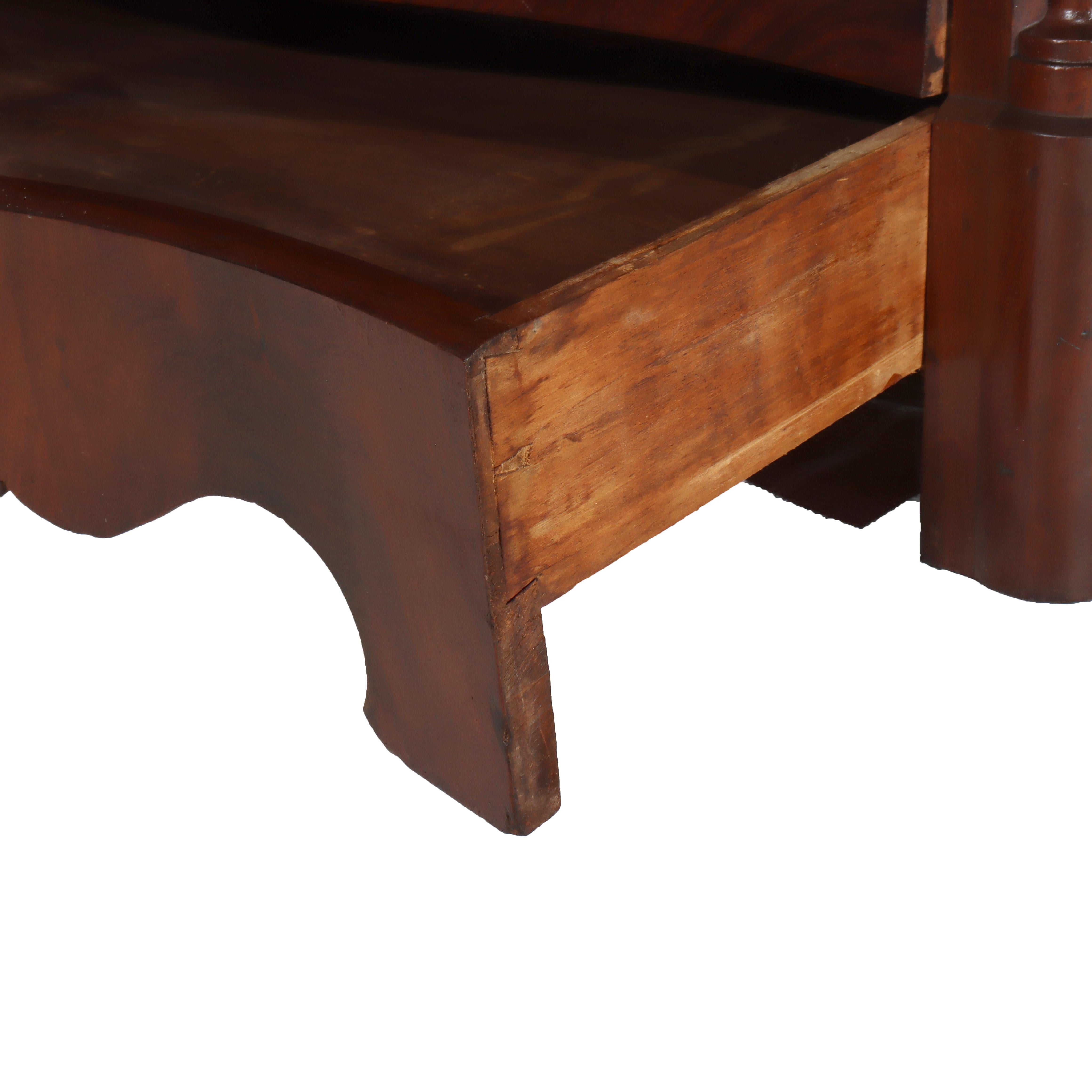 Comò a 4 cassetti con piano in marmo in mogano serpeggiante Renaissance Revival Flame in vendita 8