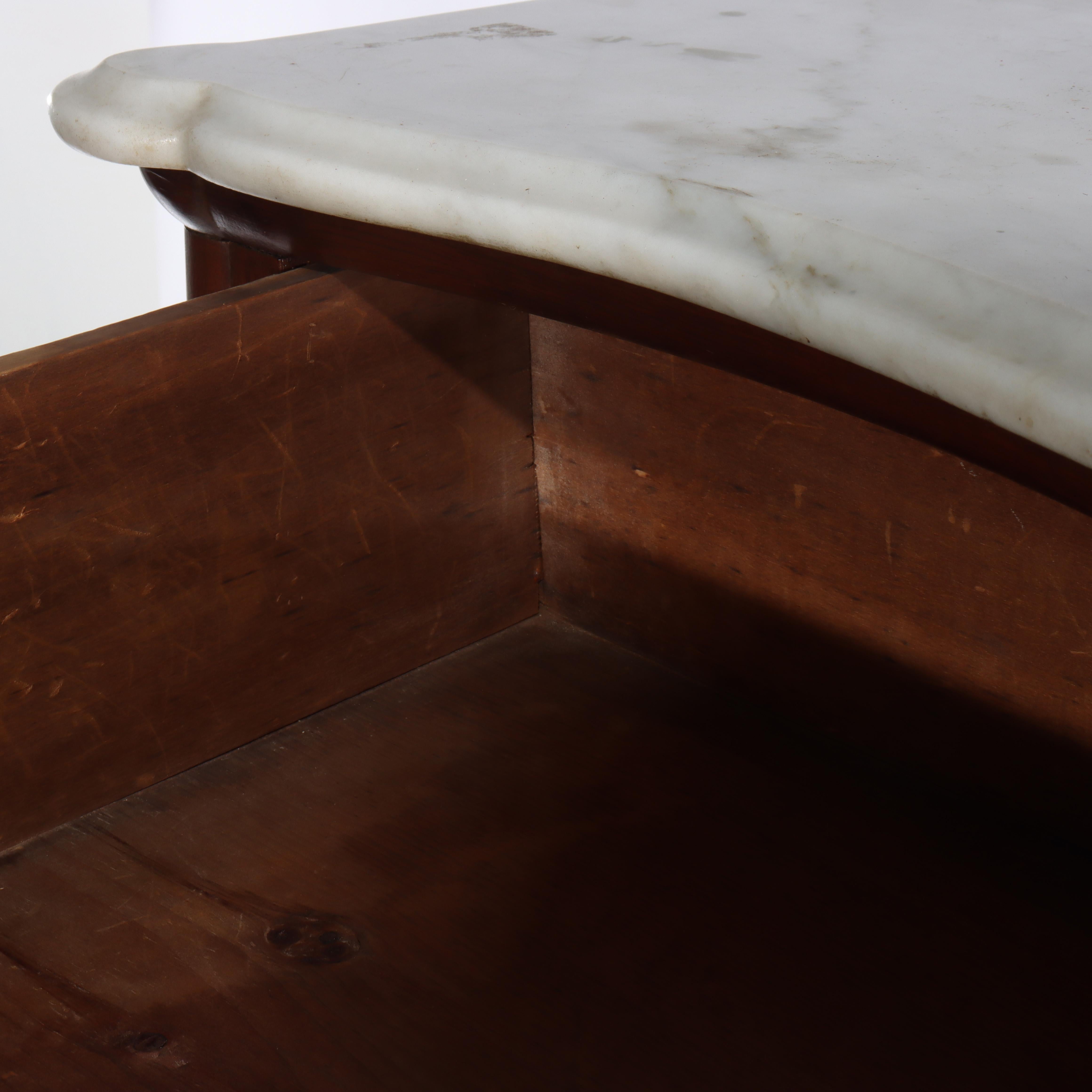 Comò a 4 cassetti con piano in marmo in mogano serpeggiante Renaissance Revival Flame in vendita 11