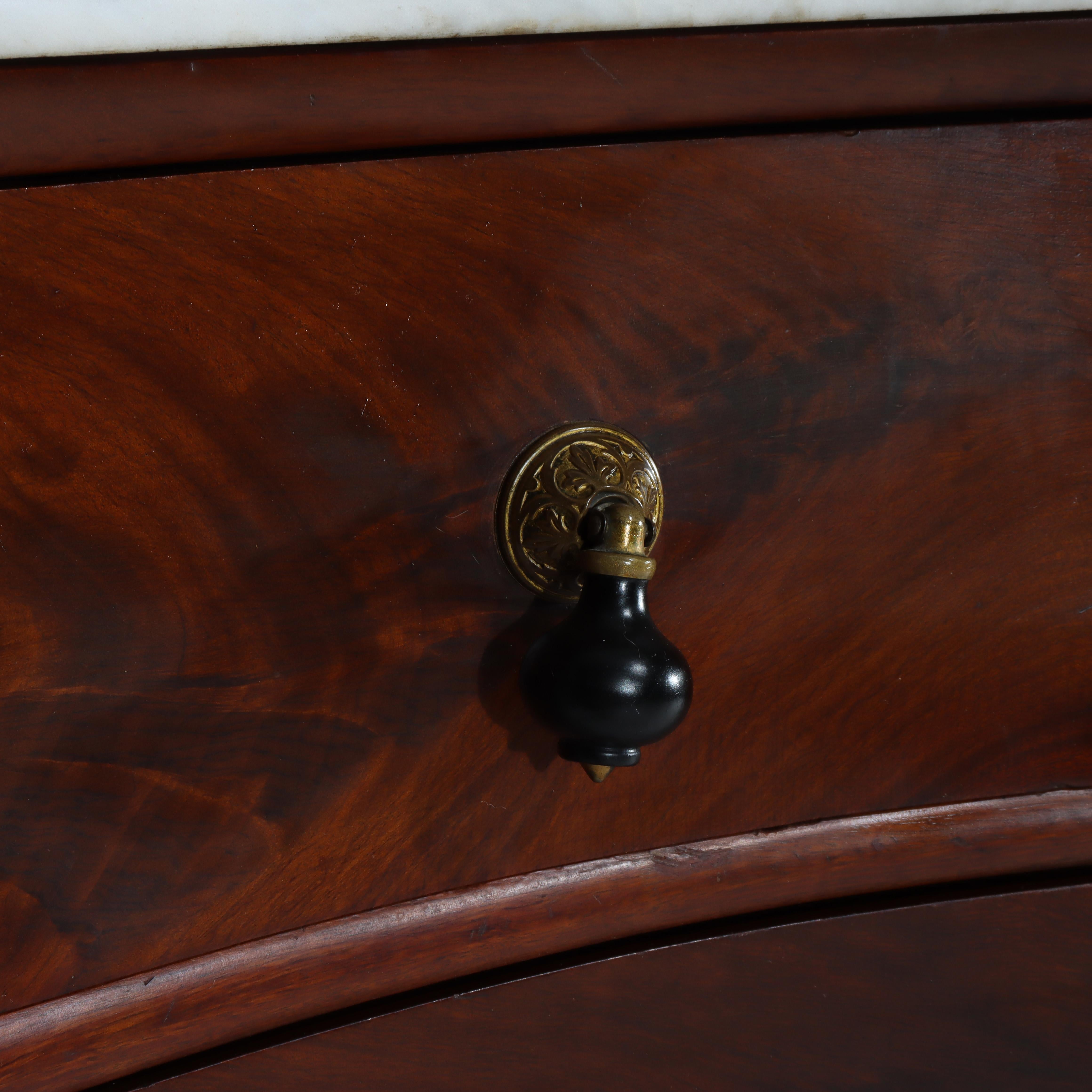 Noce Comò a 4 cassetti con piano in marmo in mogano serpeggiante Renaissance Revival Flame in vendita