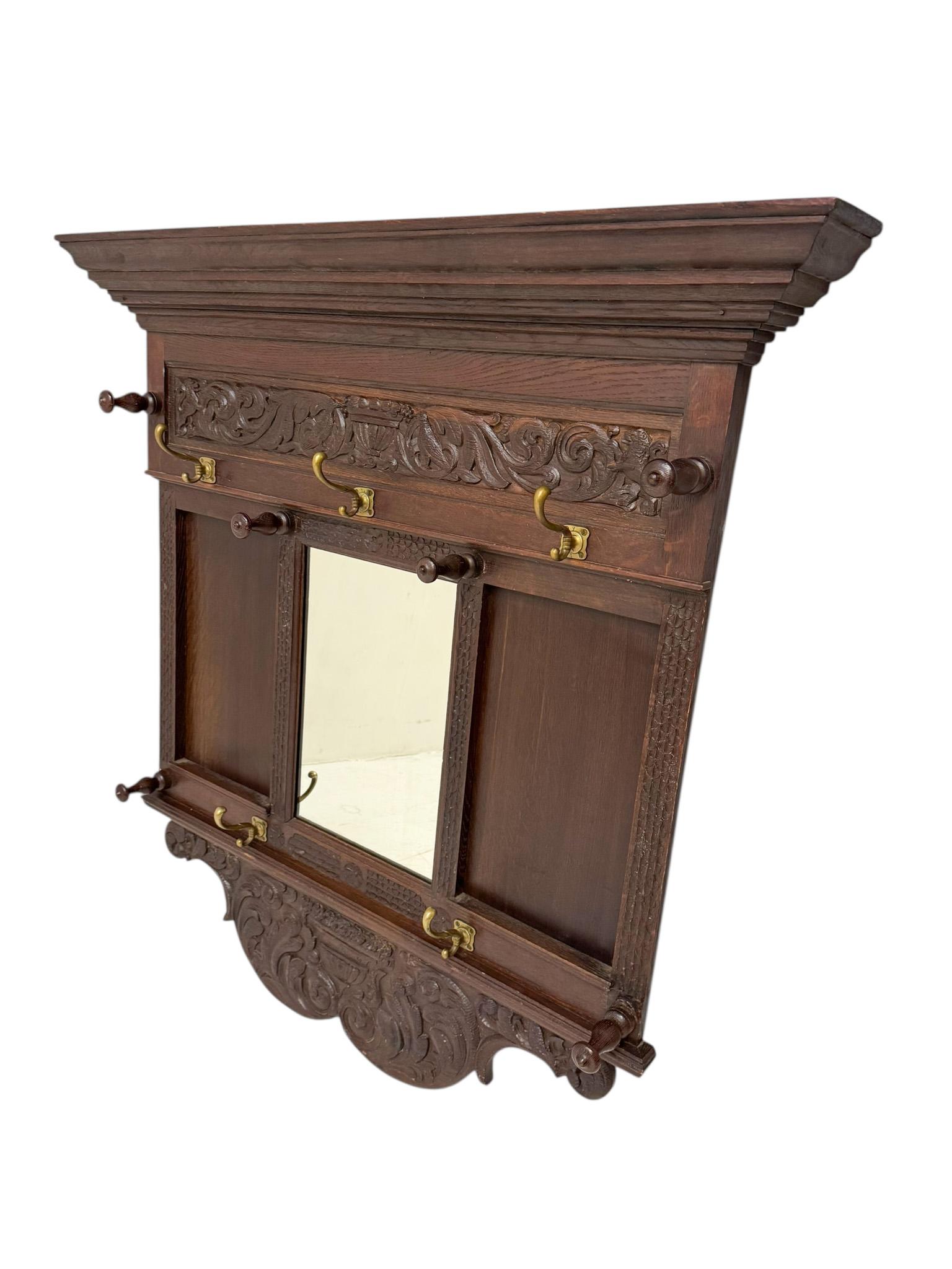 Renaissance Revival Hand-Carved Coat Rack with Mirror, 1900s Bon état - En vente à Amsterdam, NL