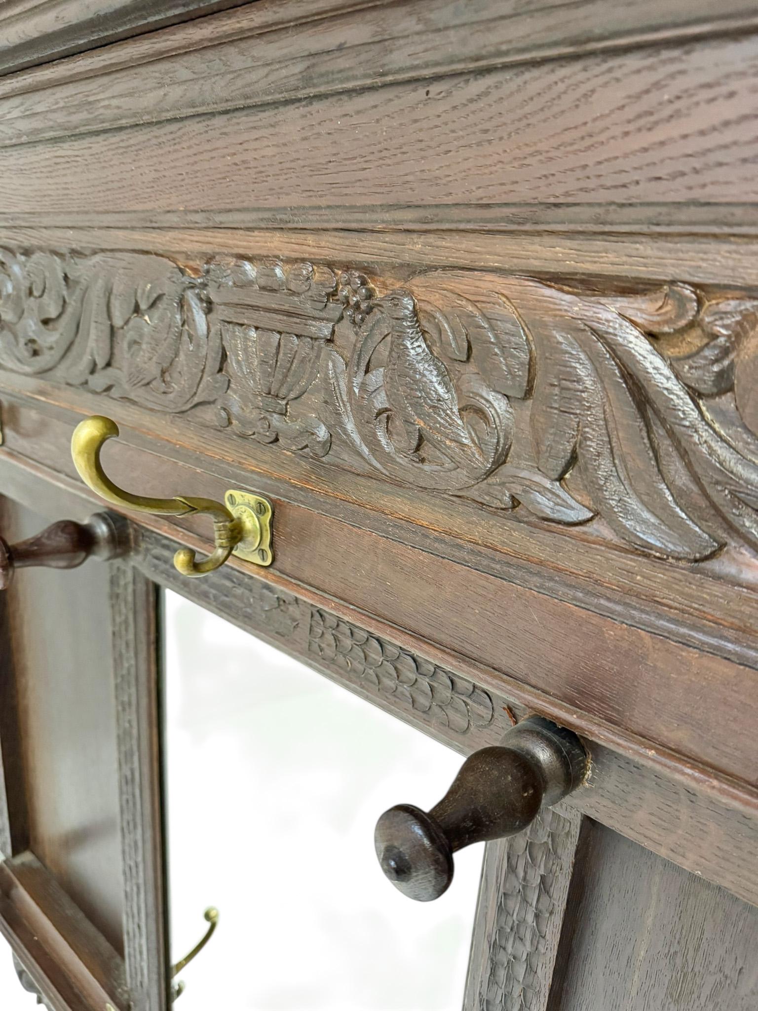 Renaissance Revival Hand-Carved Coat Rack with Mirror, 1900s en vente 2