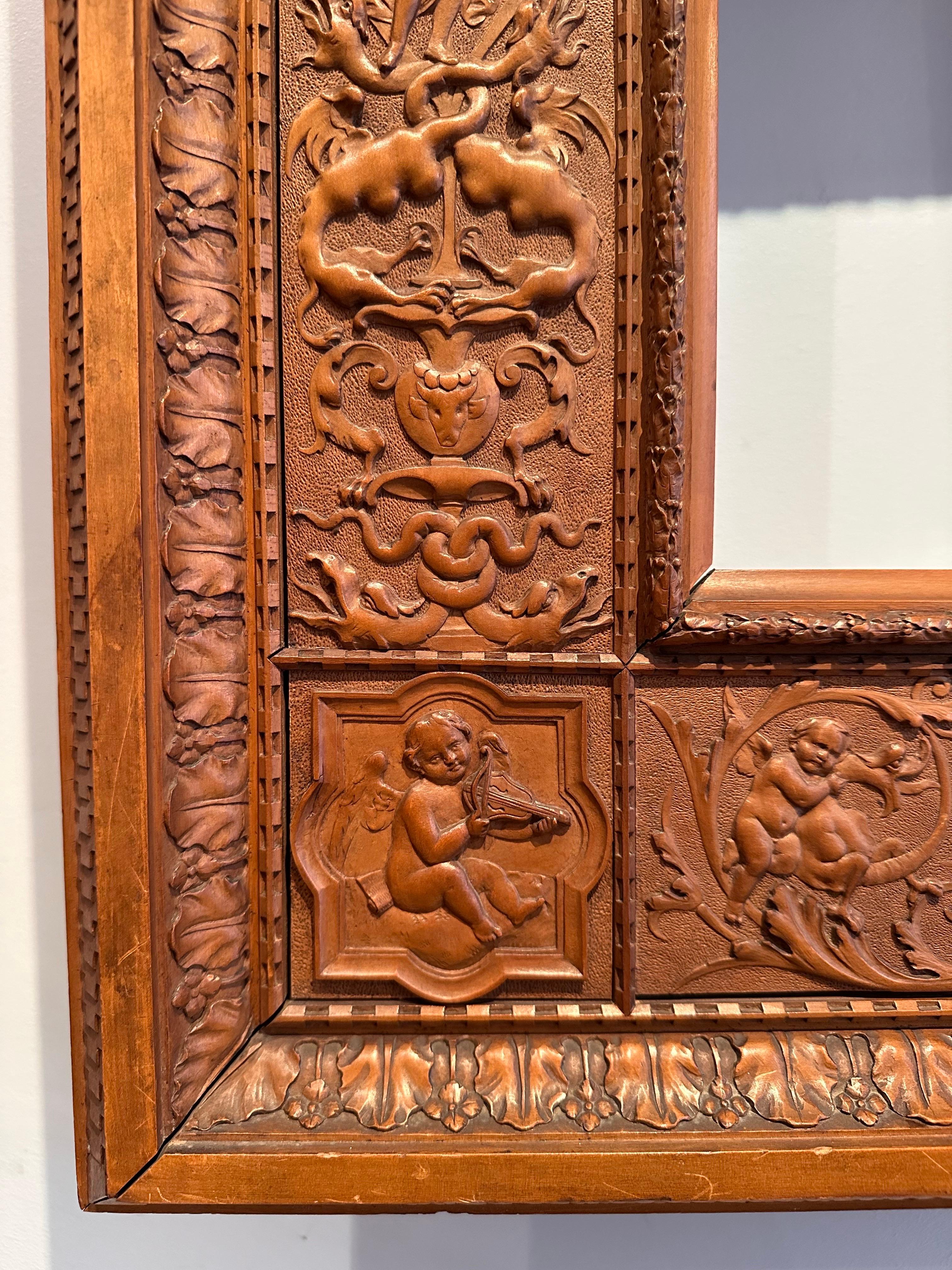 Italiano Cornice rinascimentale italiana, metà del XIX secolo. Wood intagliato, firmato J. GARINO in vendita