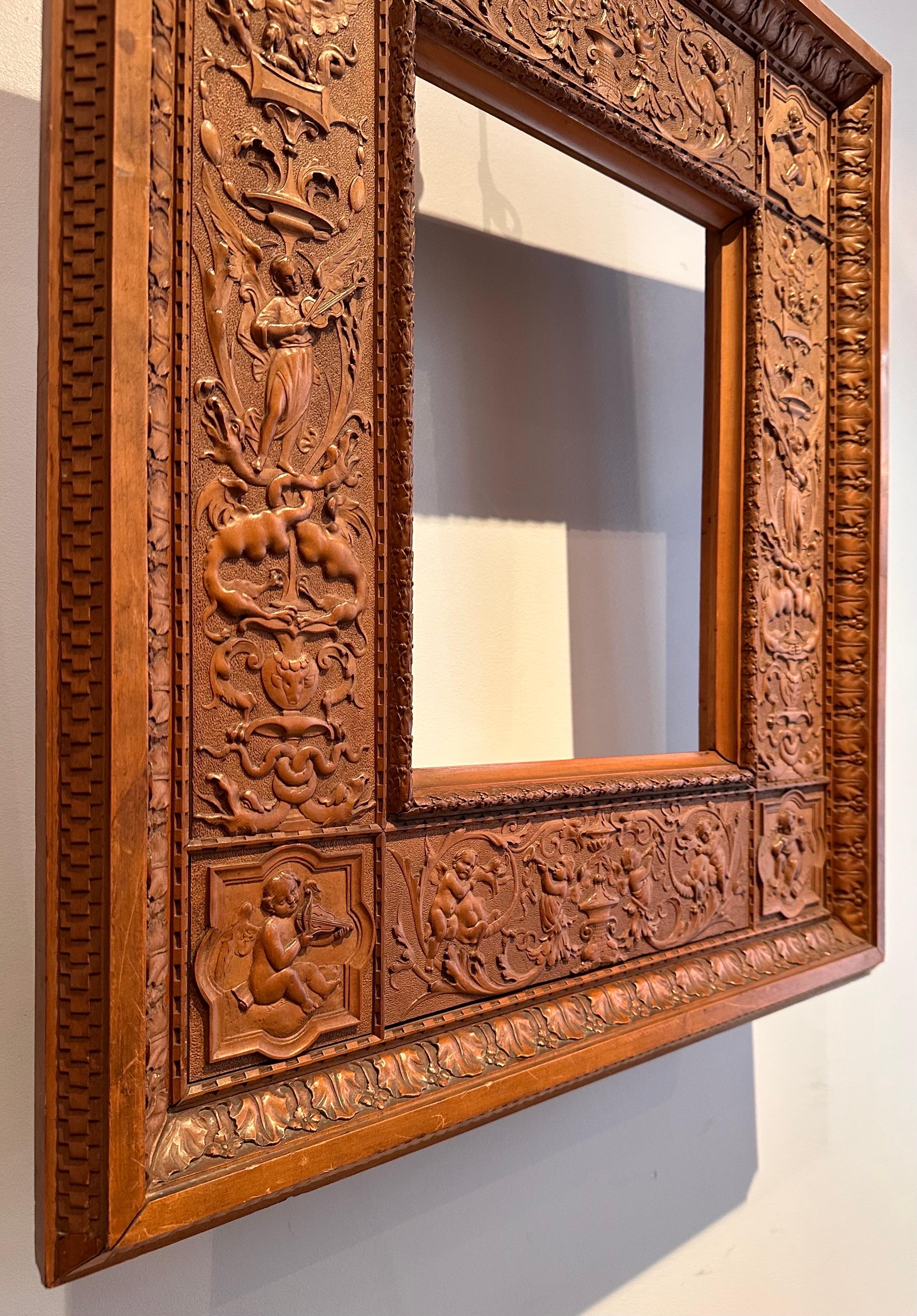 Cornice rinascimentale italiana, metà del XIX secolo. Wood intagliato, firmato J. GARINO In condizioni buone in vendita a PARIS, FR