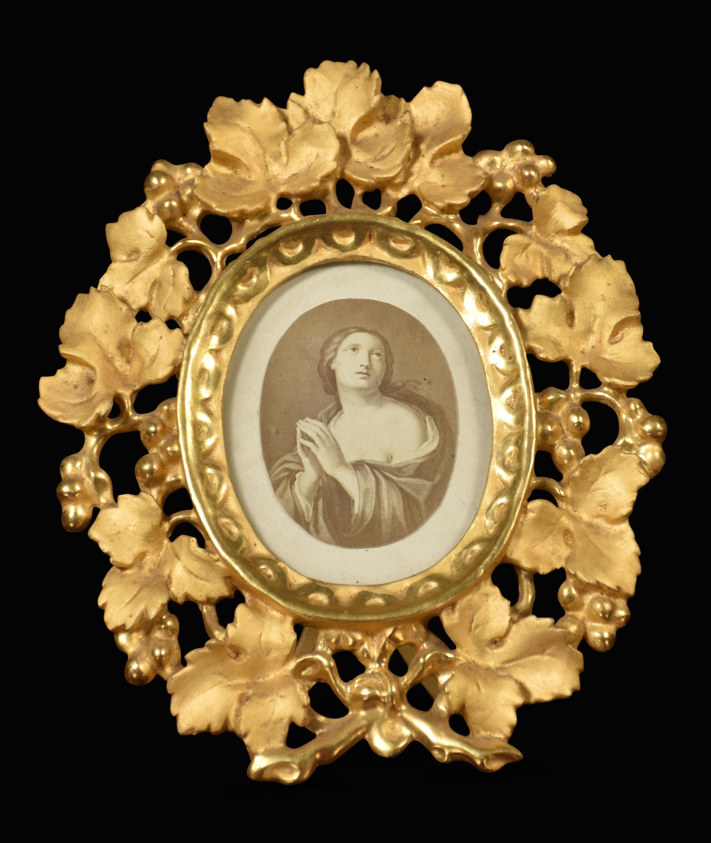 Renaissance Revival giltwood picture encased in scrolling foliating frame enclosing traditional Italian picture.
Dimensions
Height 8.5 Inches
Width 7 Inches
Depth 1 Inch.