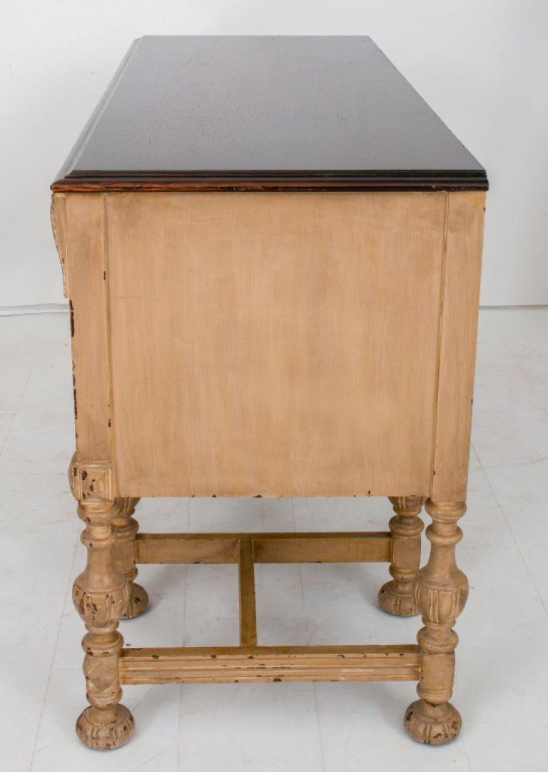 Renaissance Revival Kneehole Desk In Good Condition For Sale In New York, NY