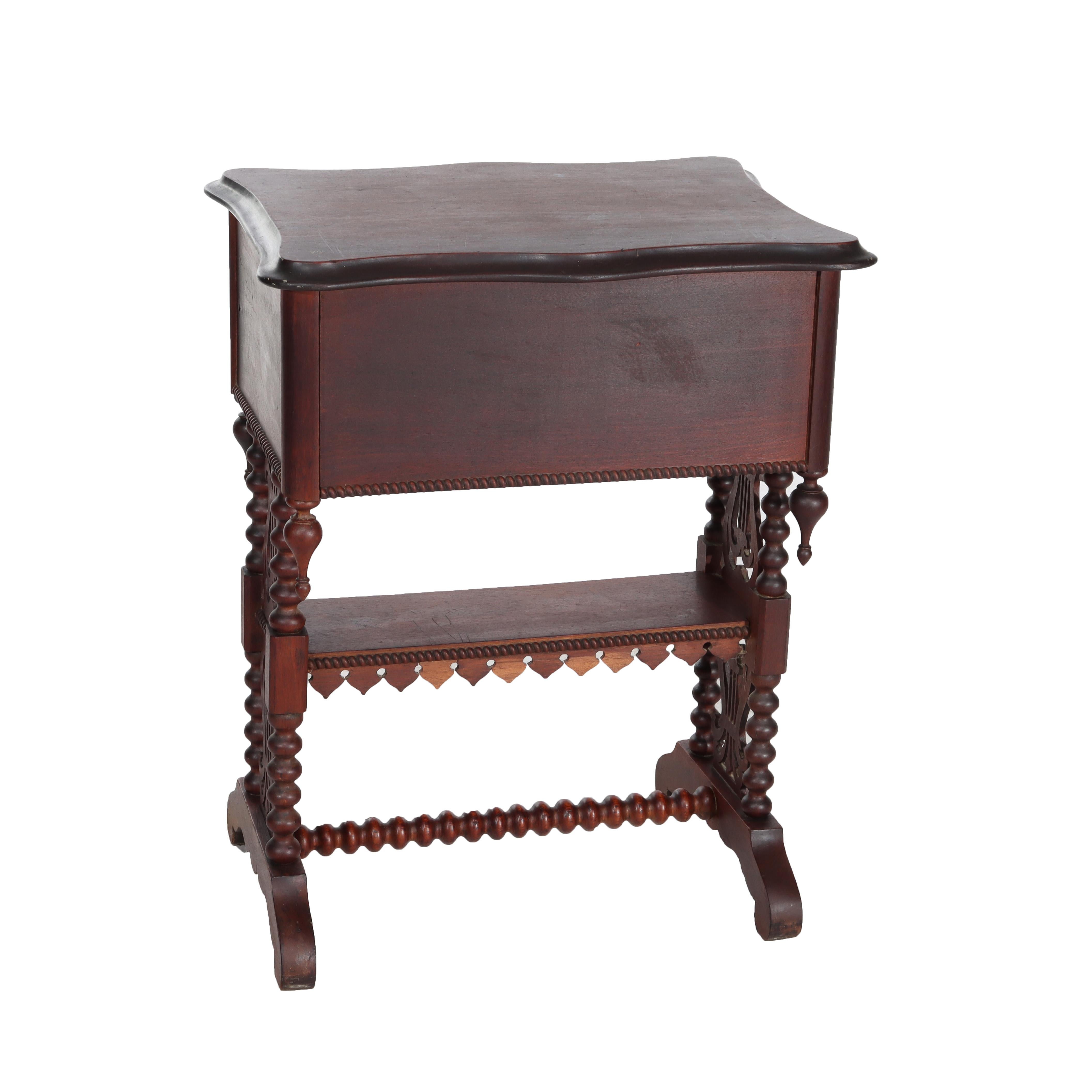 Acajou Meuble de travail en acajou de style renaissance avec base à tréteaux en forme de lyre C1890 en vente