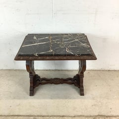 Table basse à plateau de marbre de style Renaissance