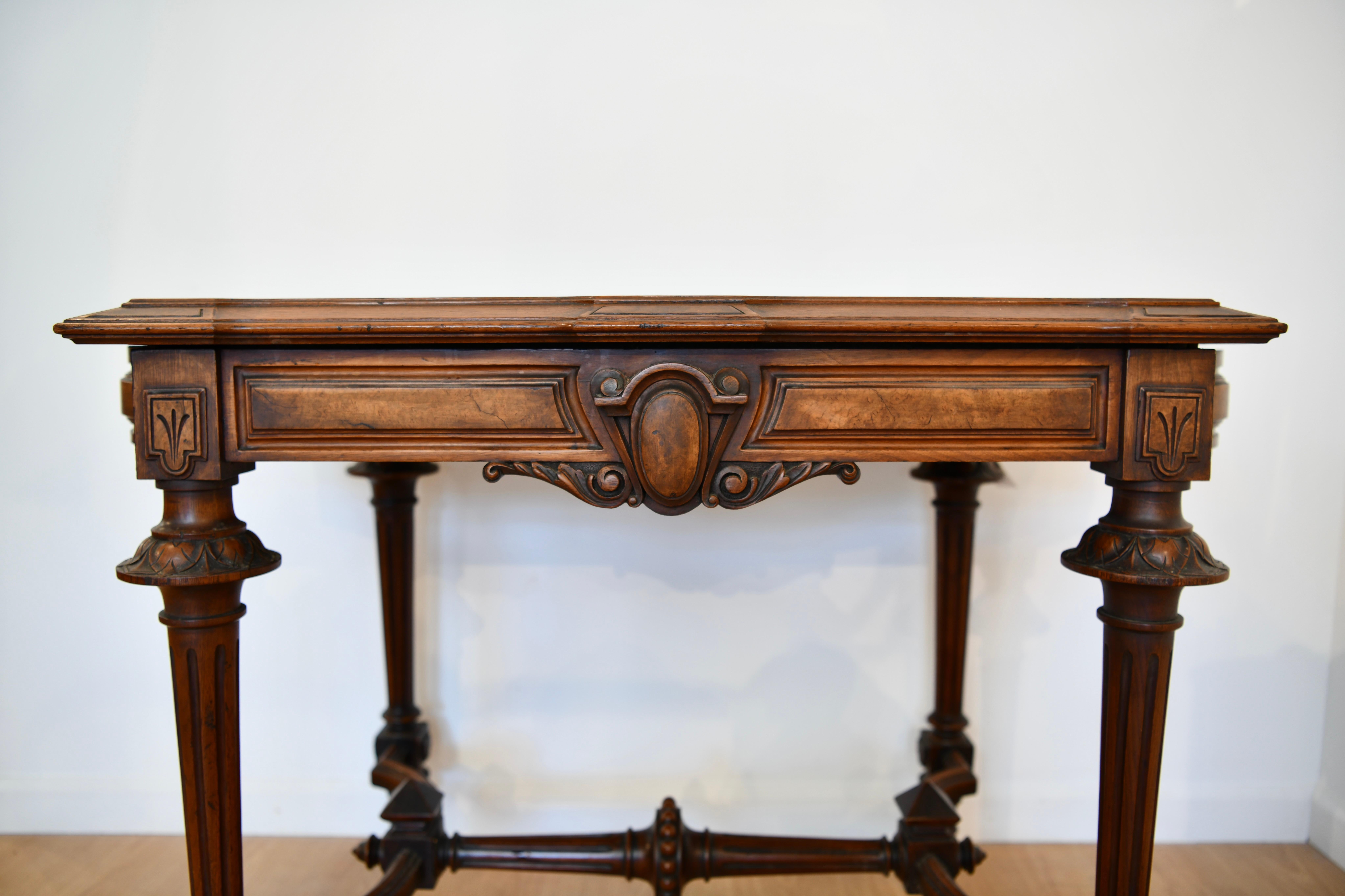Renaissance-Revival Tisch mit Marmorplatte im Angebot 2
