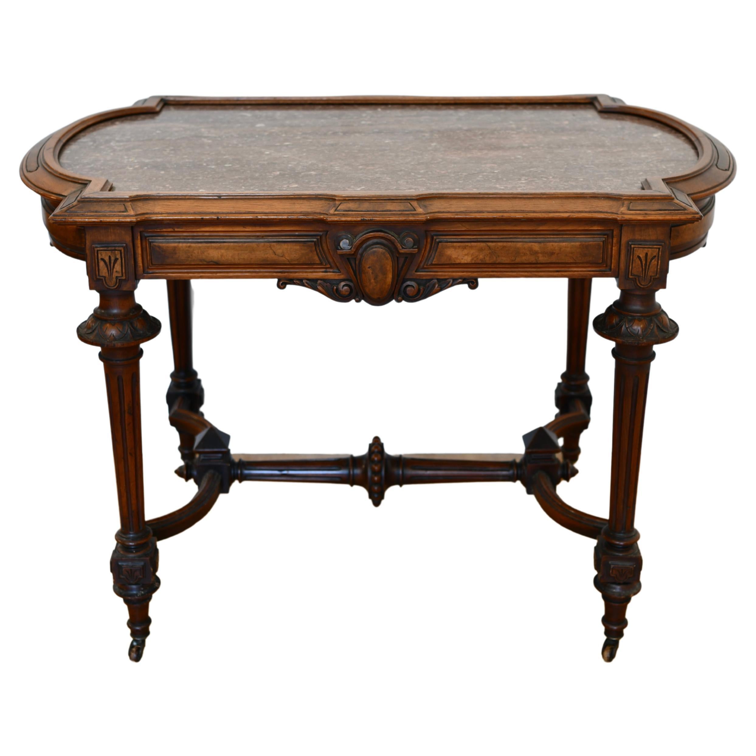 Renaissance-Revival Tisch mit Marmorplatte im Angebot