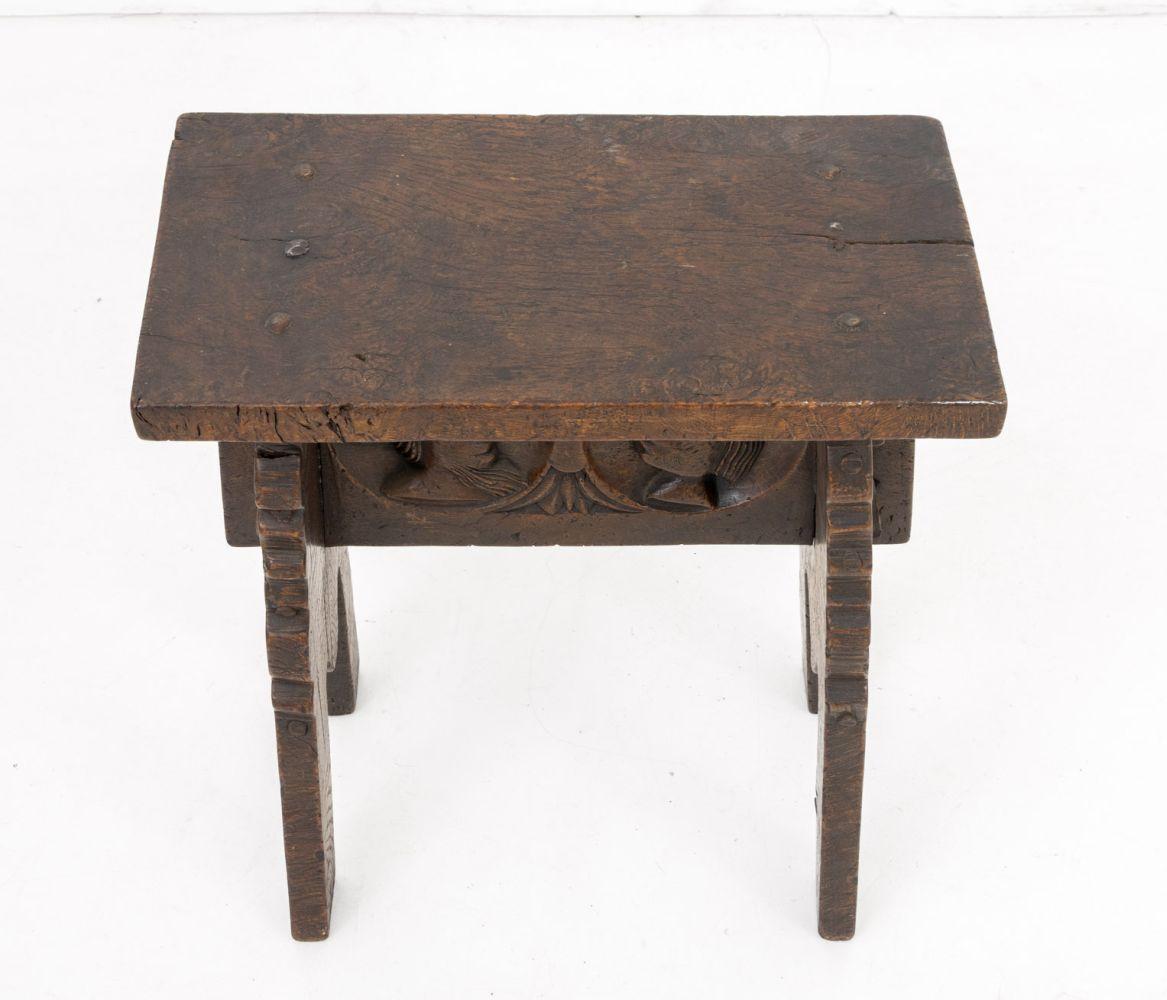 Britannico Sgabello rinascimentale in Oak in vendita