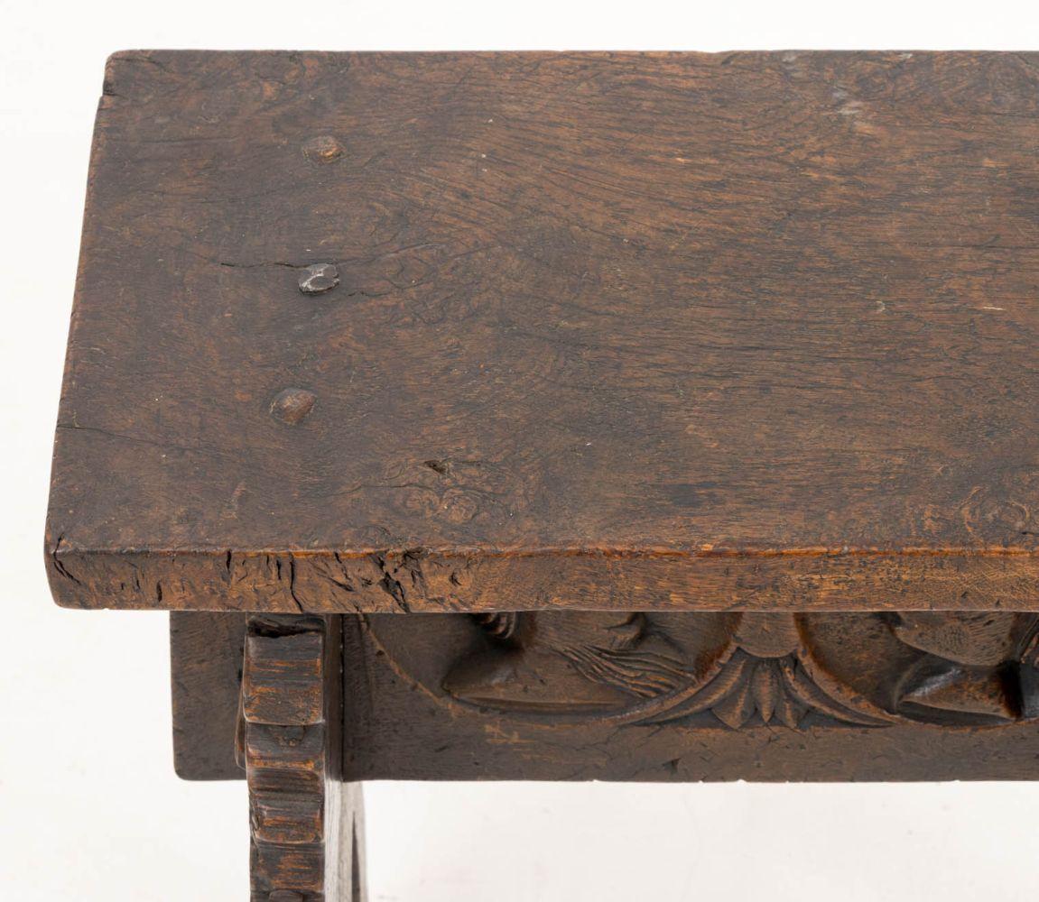 Intagliato Sgabello rinascimentale in Oak in vendita