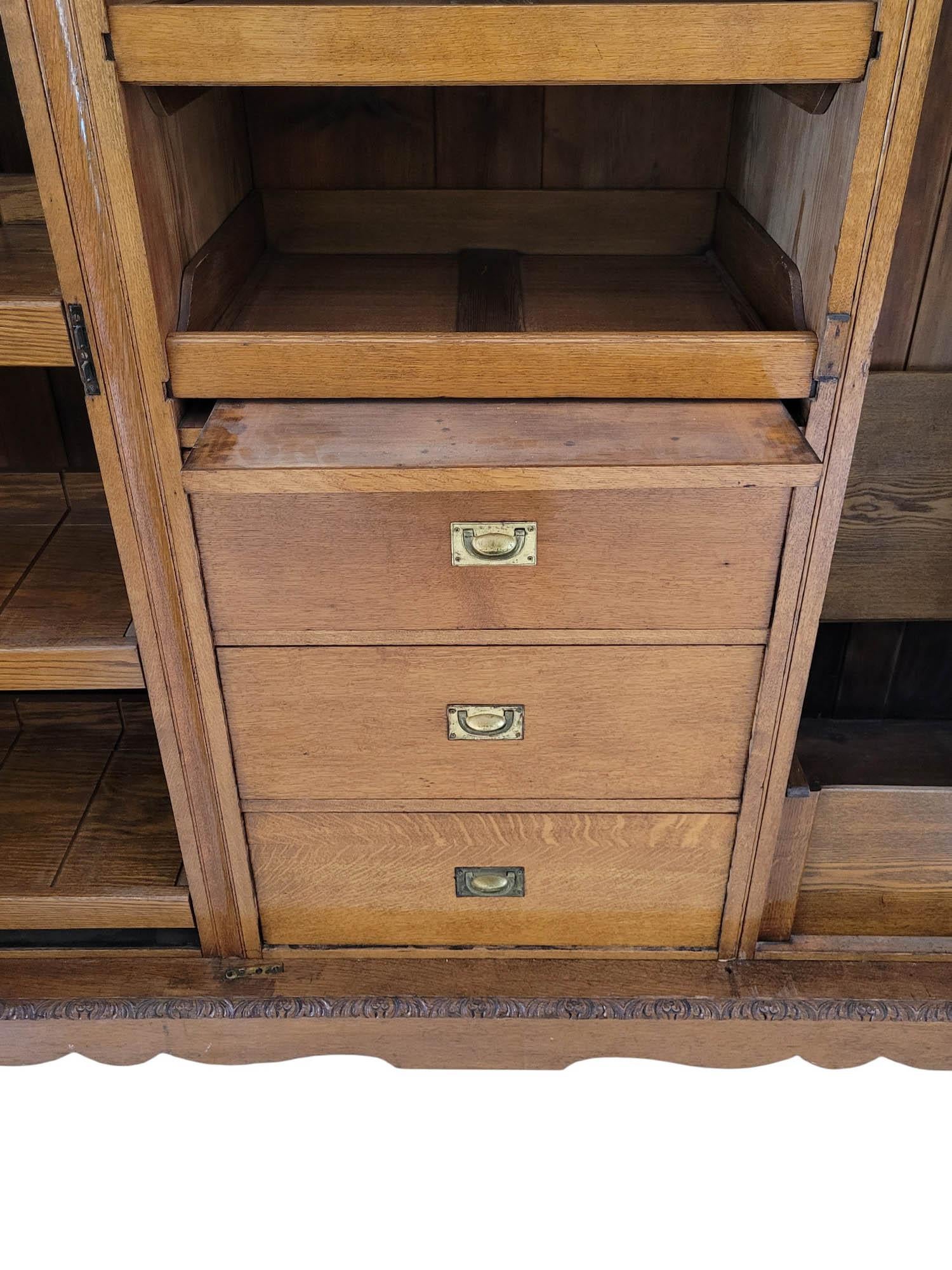 Armoire en Oak Revive - Début du XXe siècle, Angleterre en vente 7
