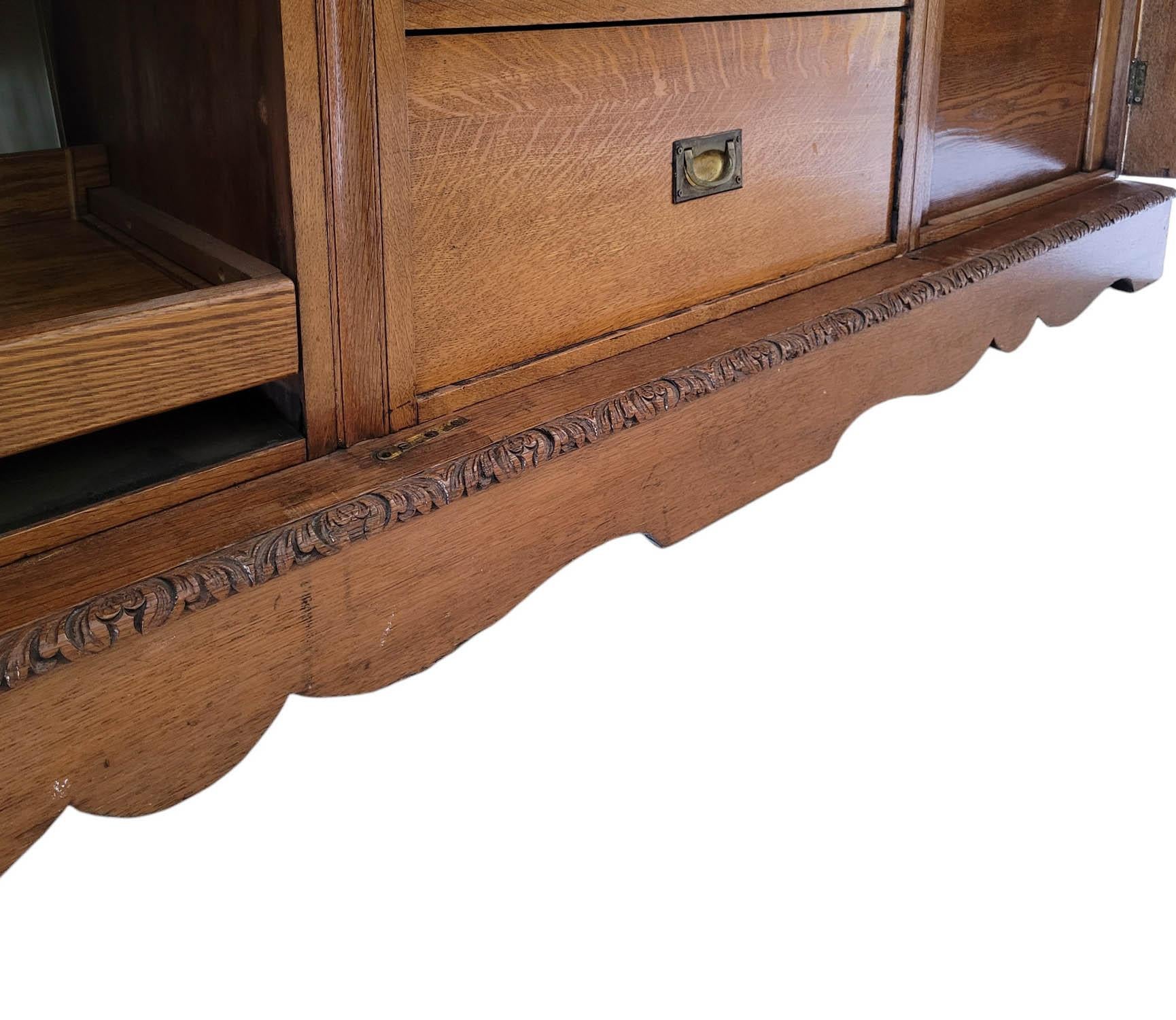Armoire en Oak Revive - Début du XXe siècle, Angleterre en vente 10