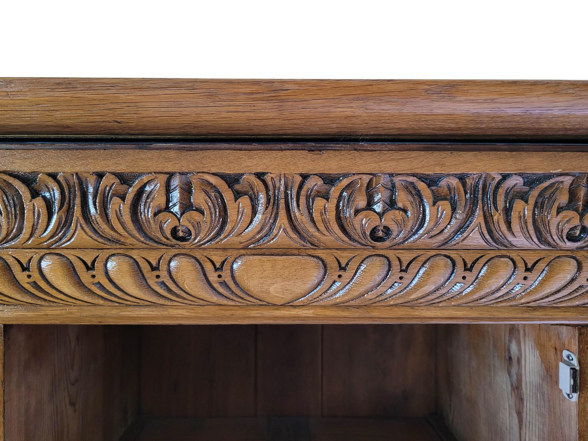 Armoire en Oak Revive - Début du XXe siècle, Angleterre Bon état - En vente à North Palm Beach, FL