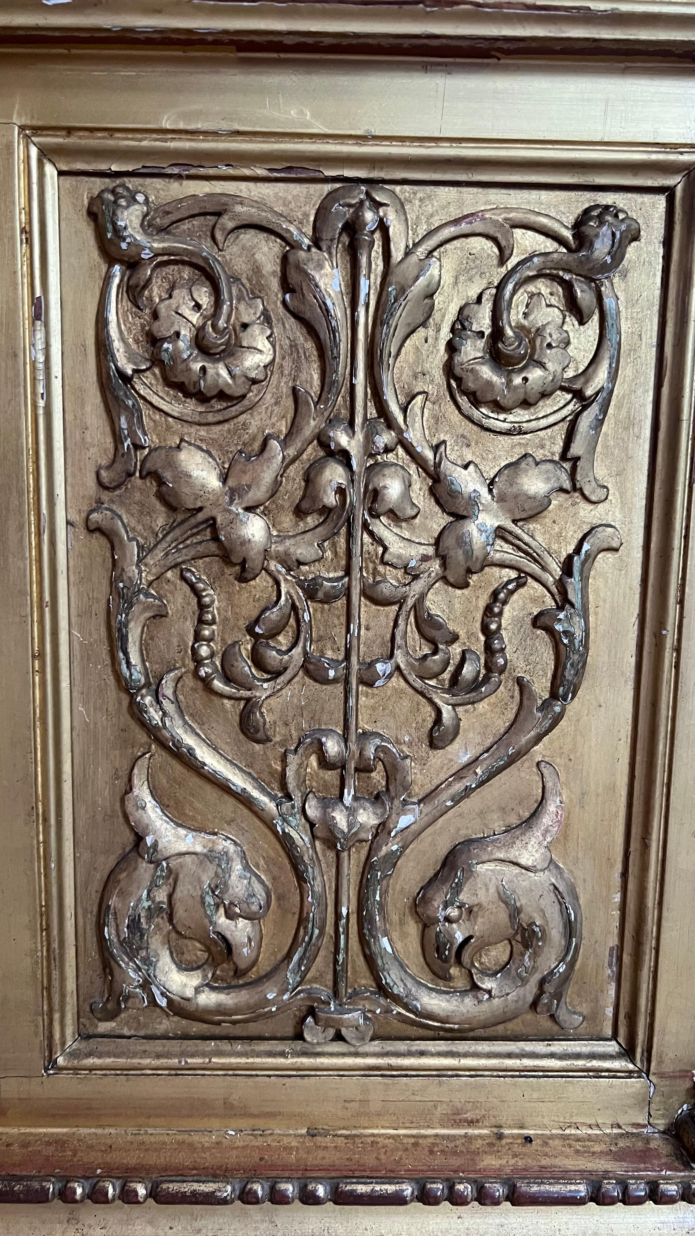 Vergoldete Cassone im Renaissance-Revival-Stil mit marmorierten Ledereinsätzen  im Angebot 1