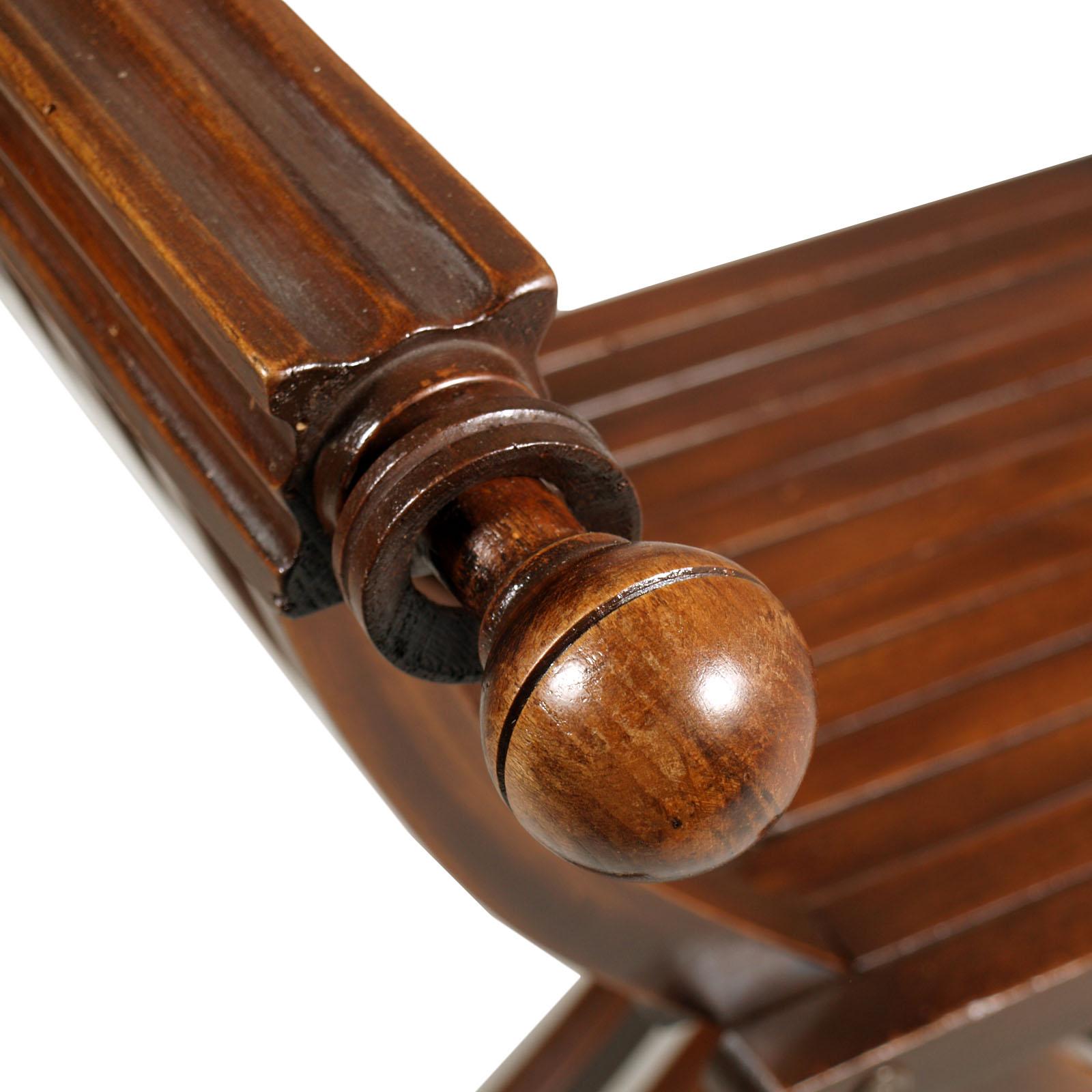 Savonarola-Stuhl aus geschnitztem Nussbaumholz im Renaissance-Revival-Stil, restauriert und gewachst poliert (Walnuss) im Angebot