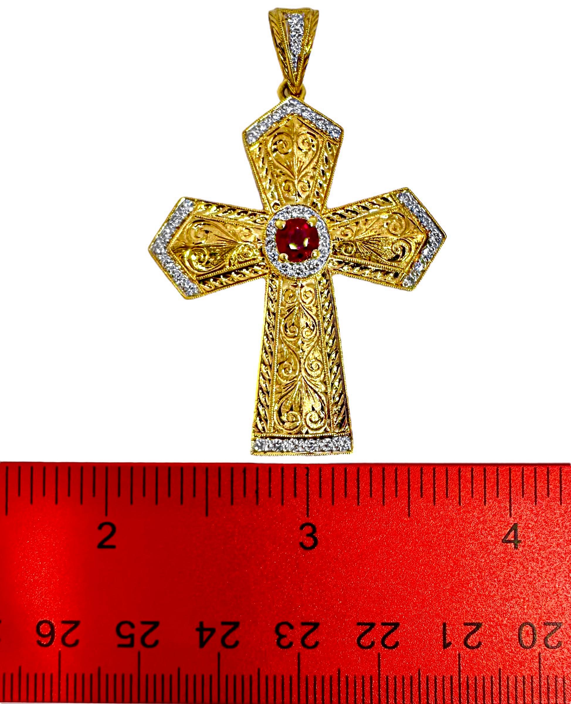 Neorenaissance-Revival-Stil 18 Karat Gold Kreuz mit Rubin in der Mitte und Diamanten im Zustand „Hervorragend“ in Palm Beach, FL