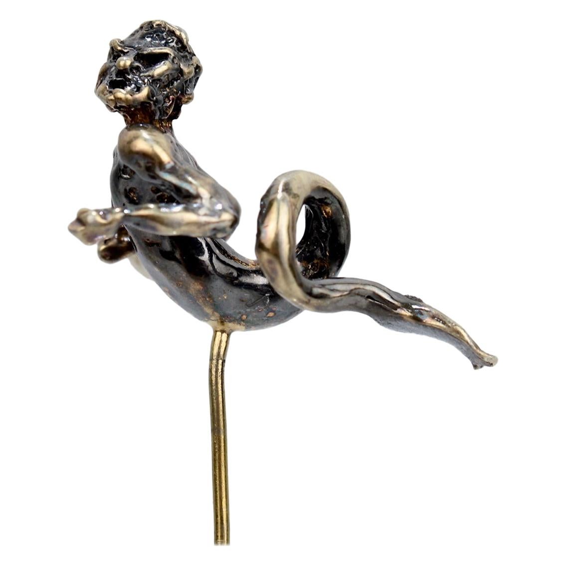 Épingle en forme de bâton figurative en or représentant Neptune ou Merman, style néo-renaissance