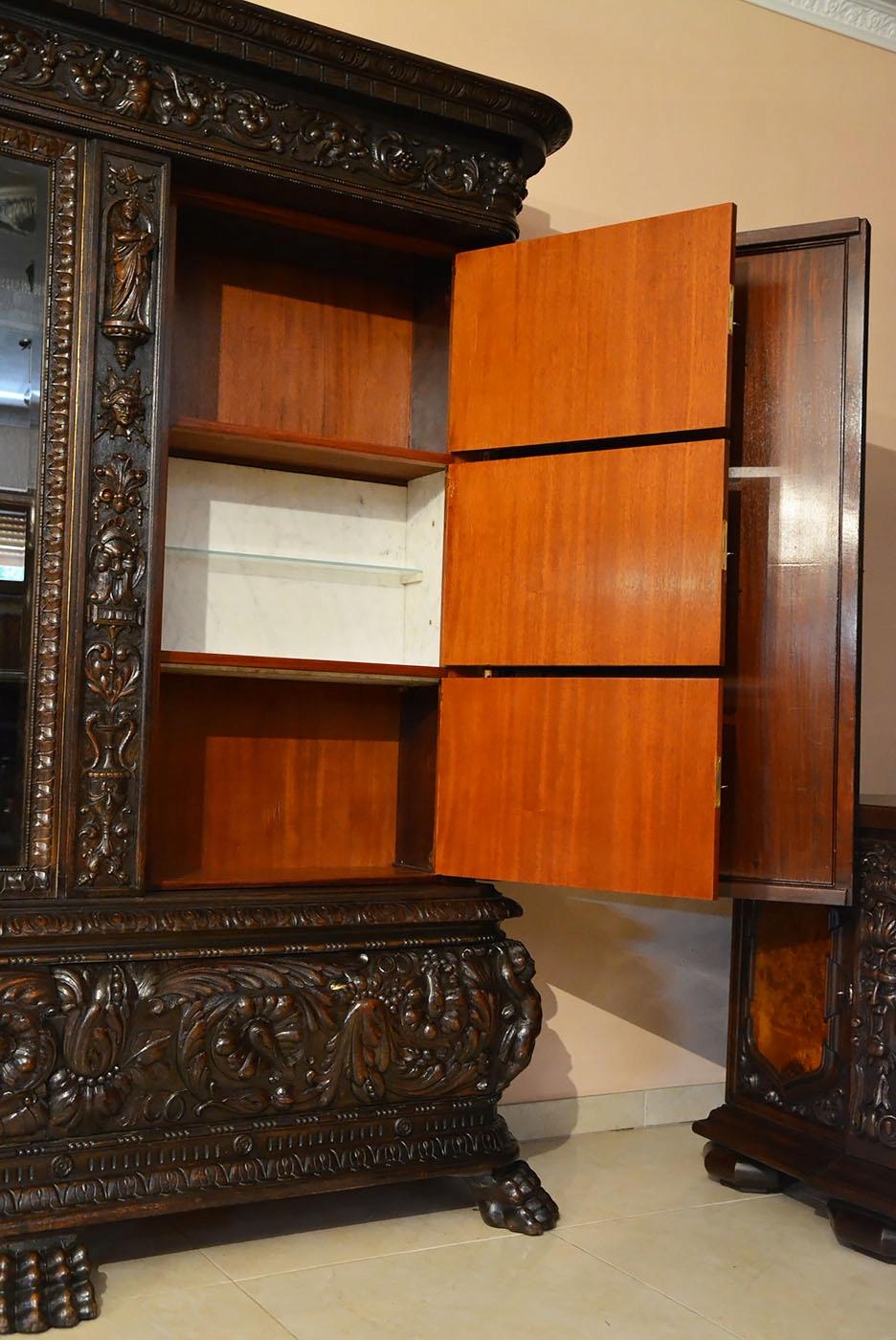 Renaissance Revival Style Oak Bookcase with Drink Bar Beginning of 20th Century For Sale 6