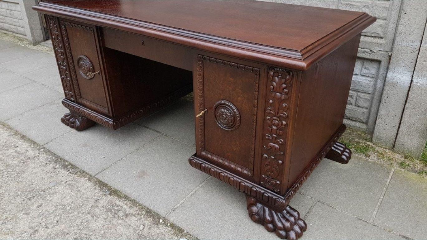 Renaissance Revival Style Oak Desk with Walnut Burl, Early 20th Century In Good Condition In Liverpool, GB
