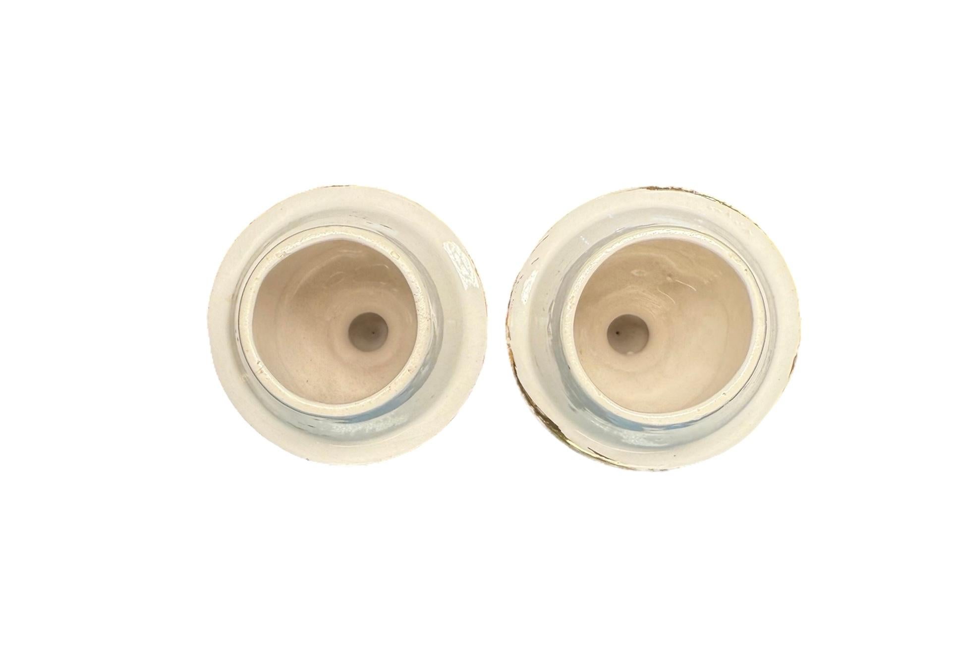 Renaissance Revival Style Pair Of A.G. Harley Jones Porcelain Urns in vendita 1