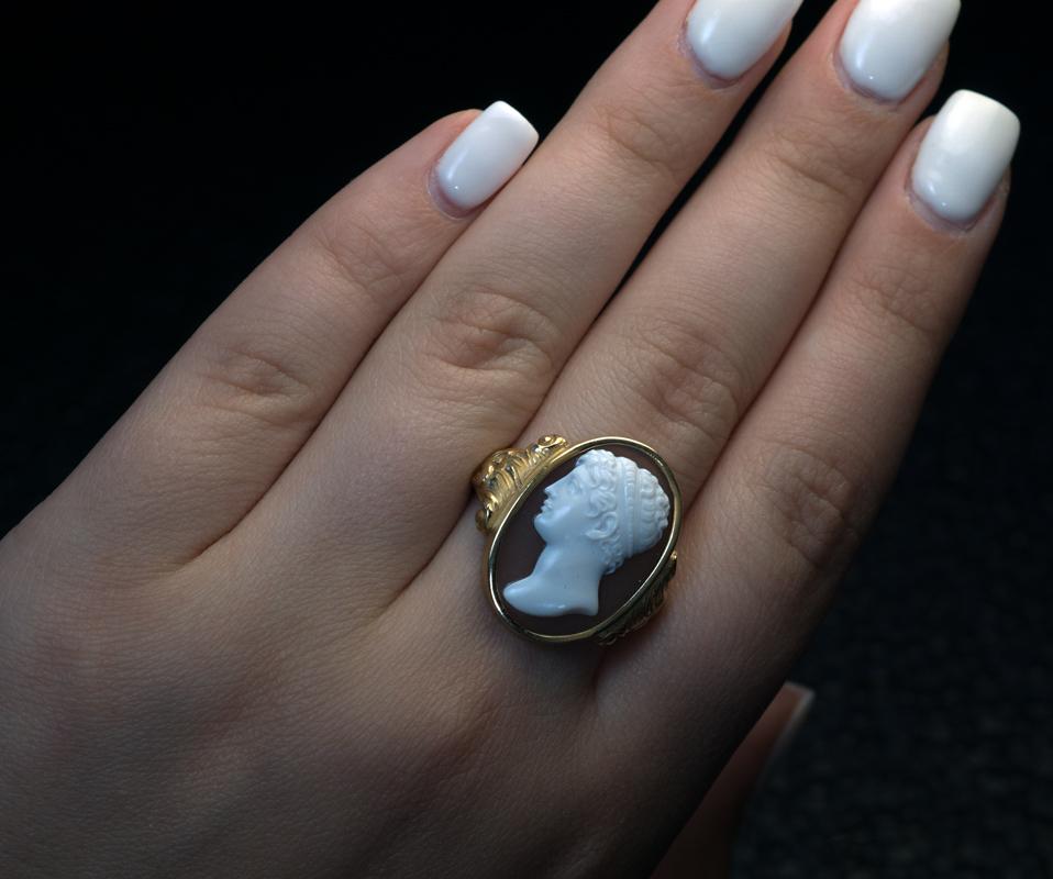 Victorian Renaissance Revival Unisex Gold Ring with Antique Sardonyx Cameo For Sale