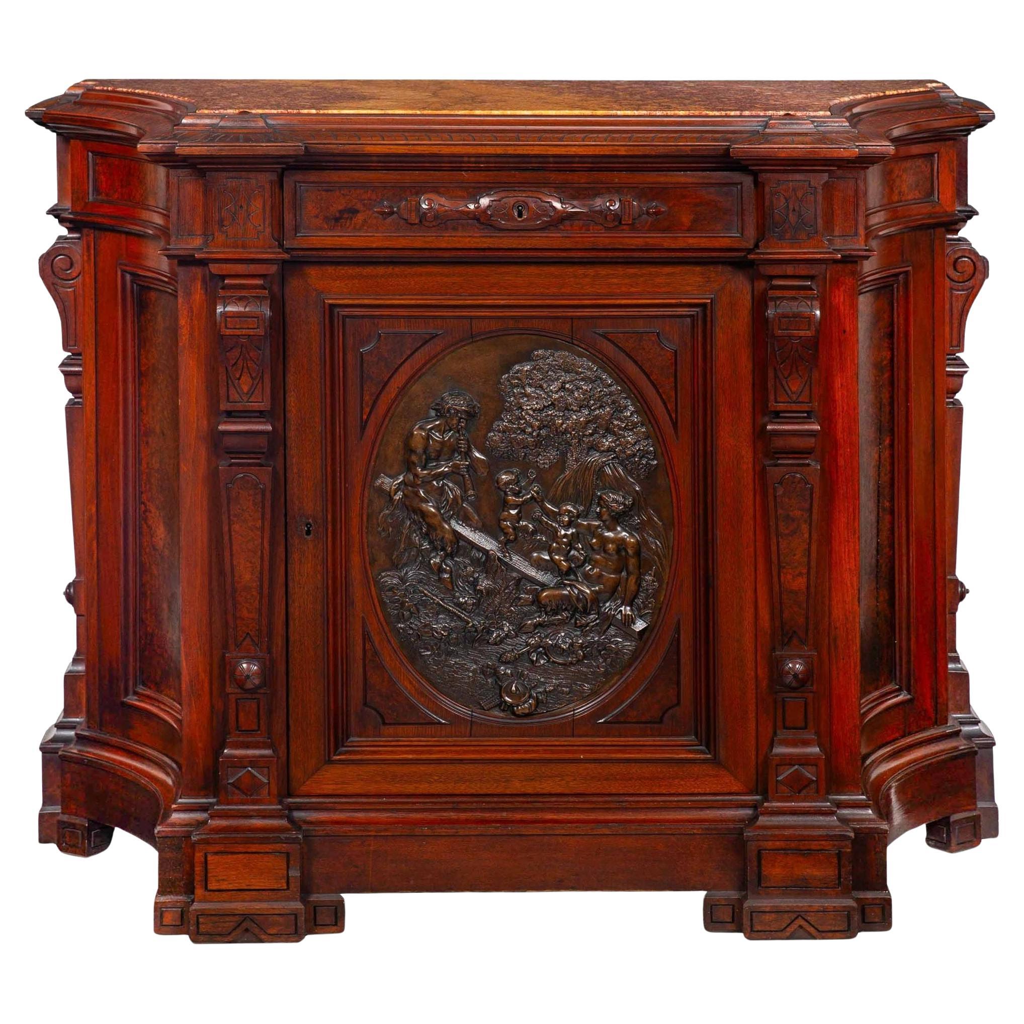 Cabinet en noyer et marbre de style Revive avec plaque de clodion en bronze