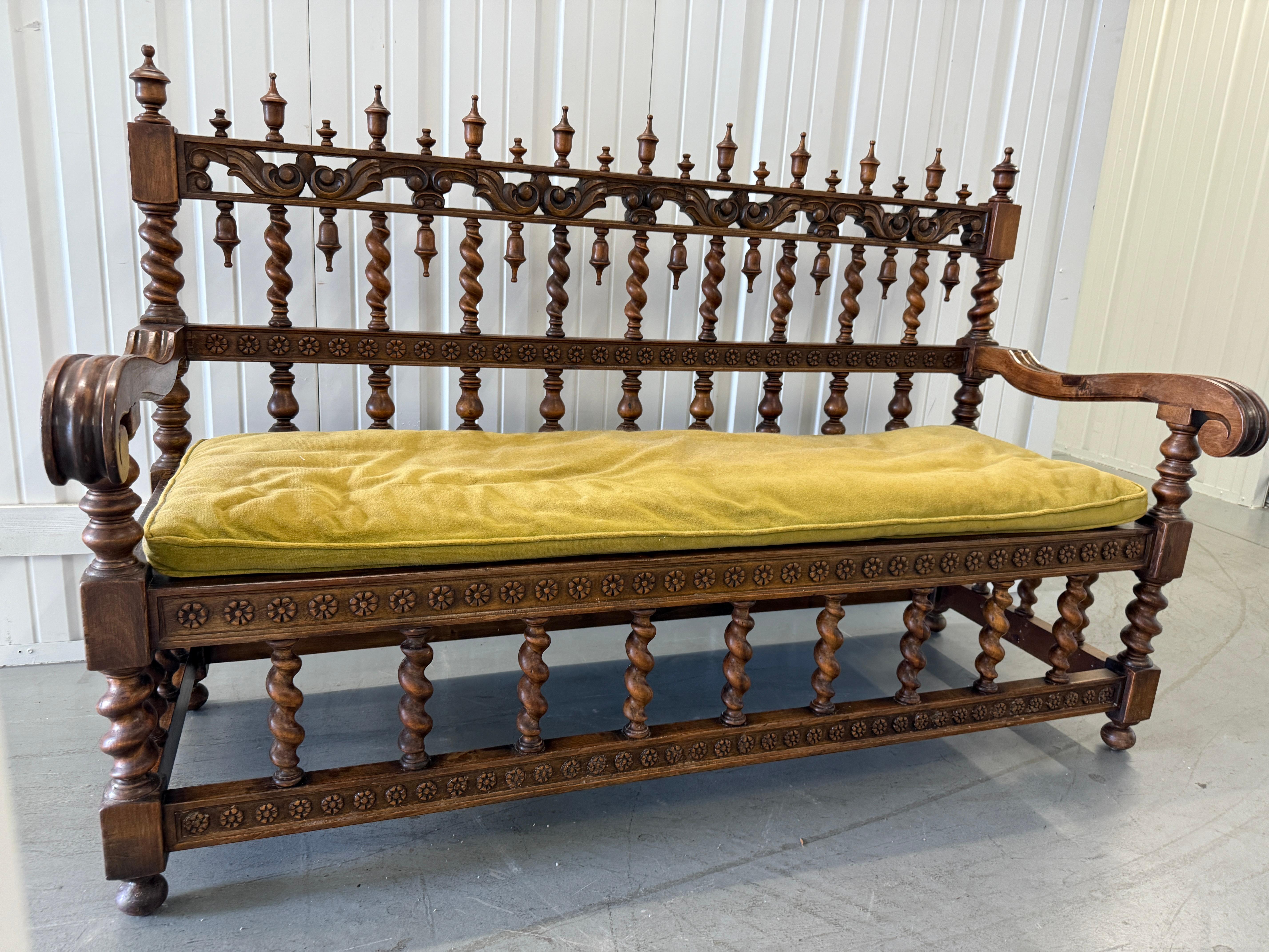 Renaissance Revival Walnut Spindle-Back Settee, 19th Century In Good Condition For Sale In Sarasota, FL