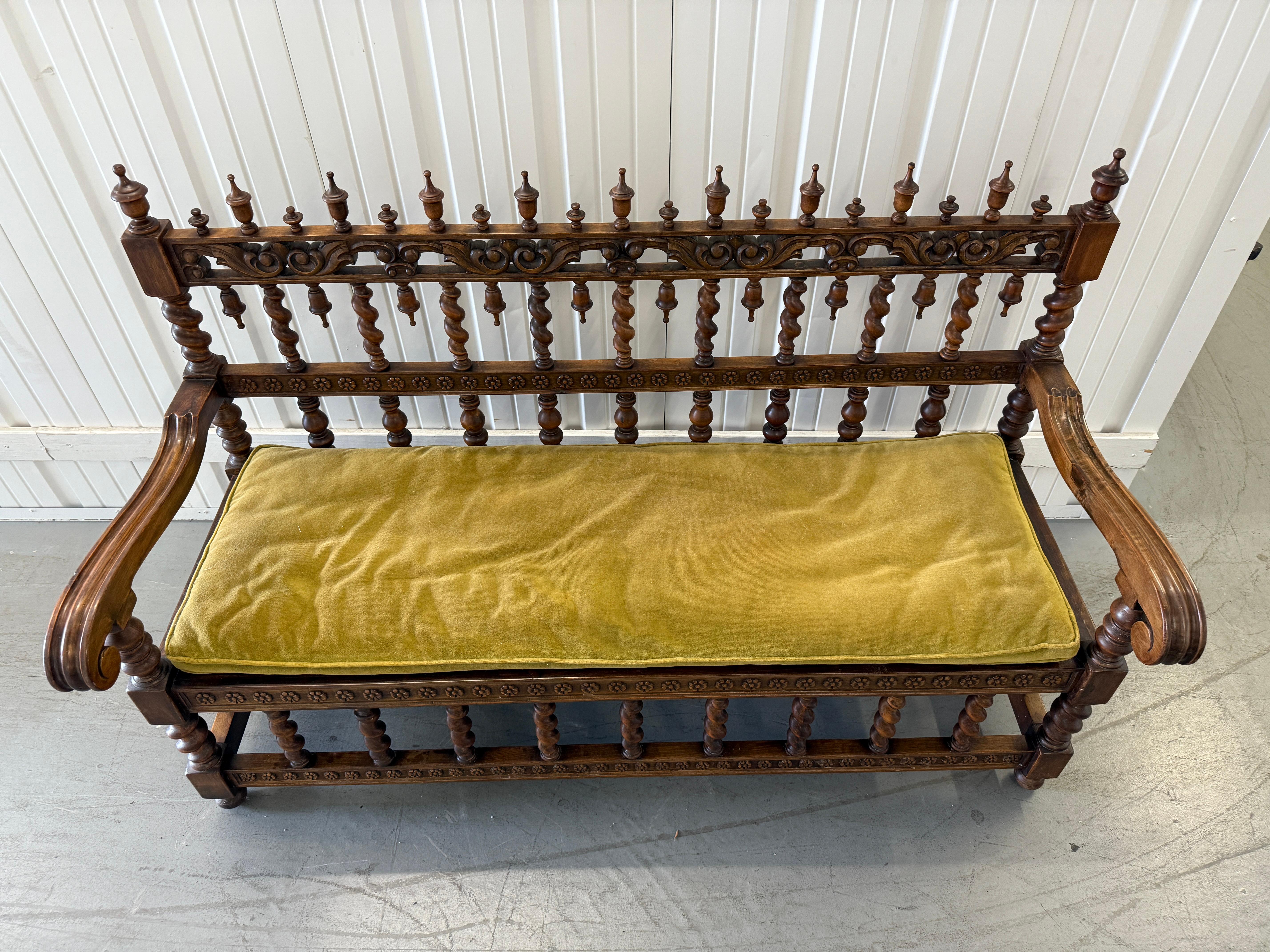 Renaissance Revival Walnut Spindle-Back Settee, 19th Century For Sale 2