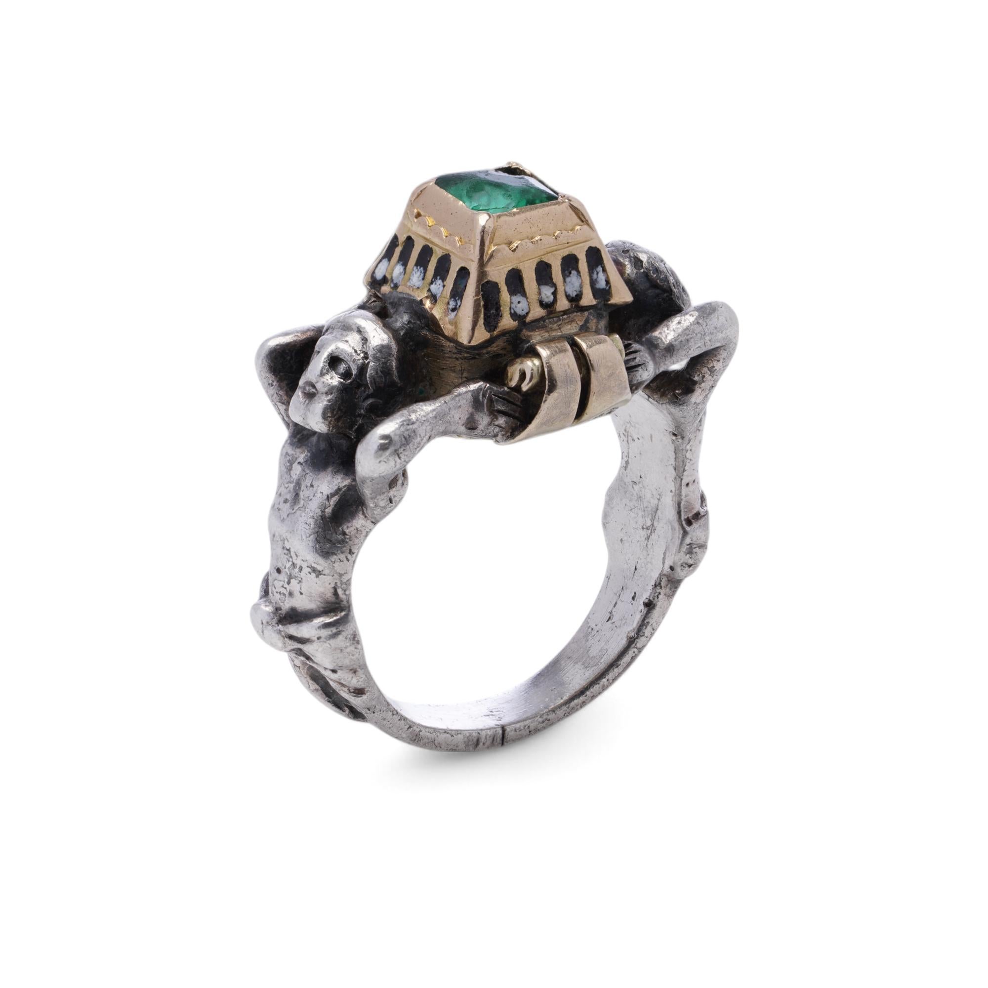 Anello rinascimentale in argento e oro 12 carati con smeraldo in vendita 1
