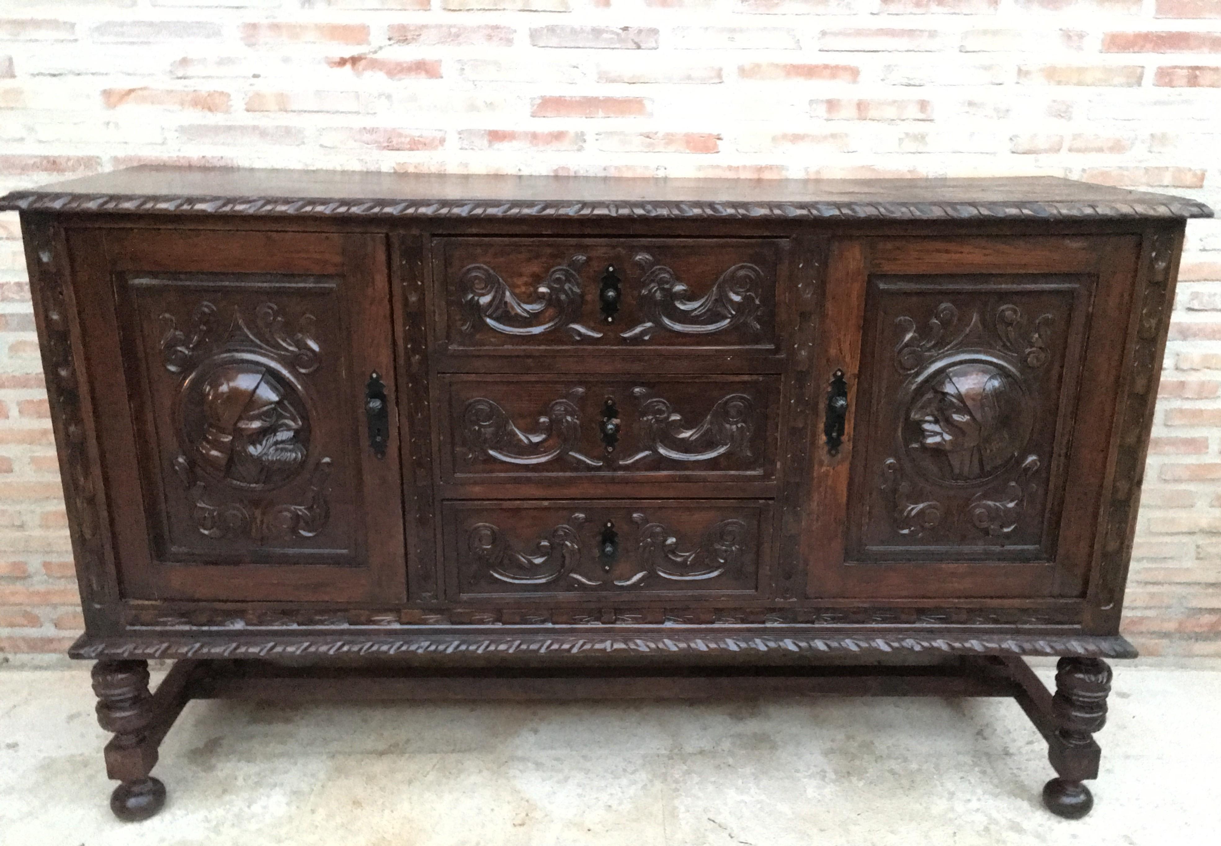 Renaissance Spanish Buffet with Two Doors, Three Drawers and Crest In Good Condition In Miami, FL