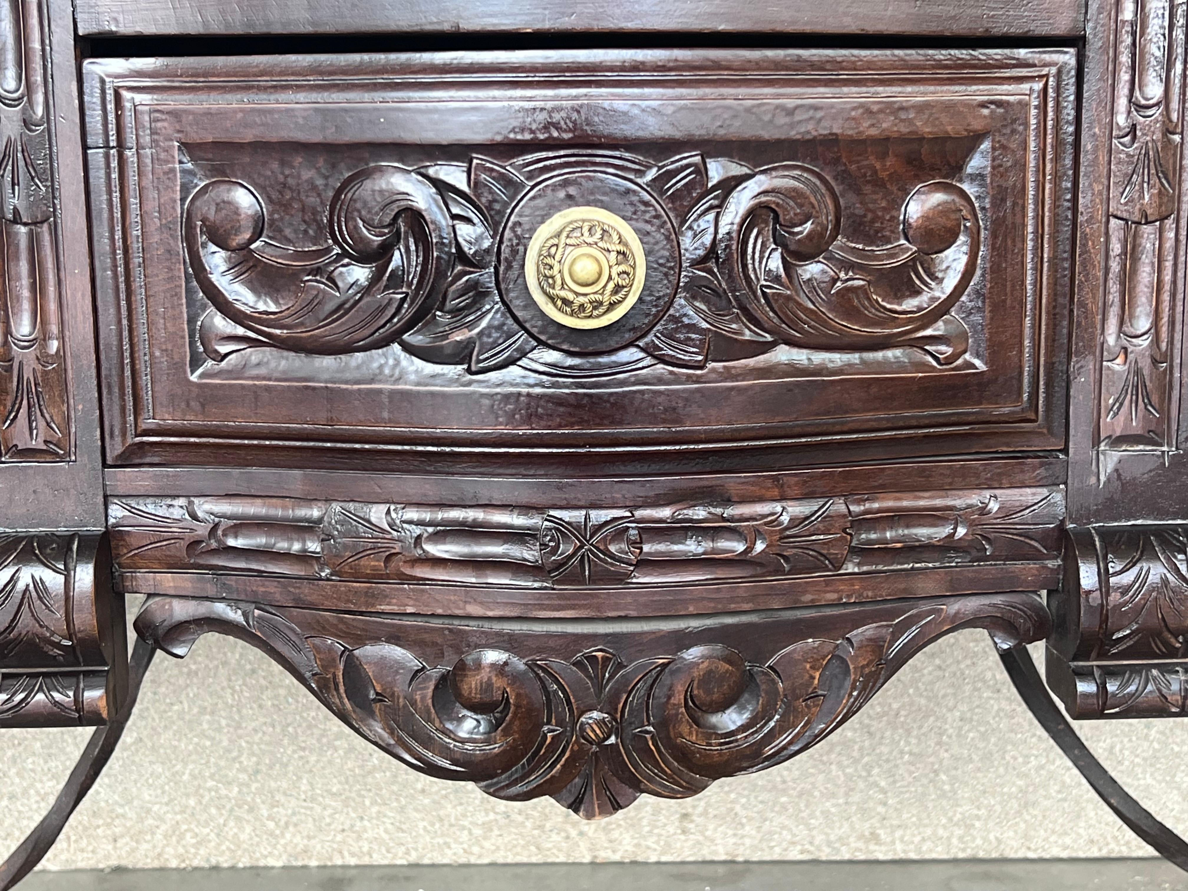 Renaissance Spanish Buffet with Two Doors, Three Drawers For Sale 8