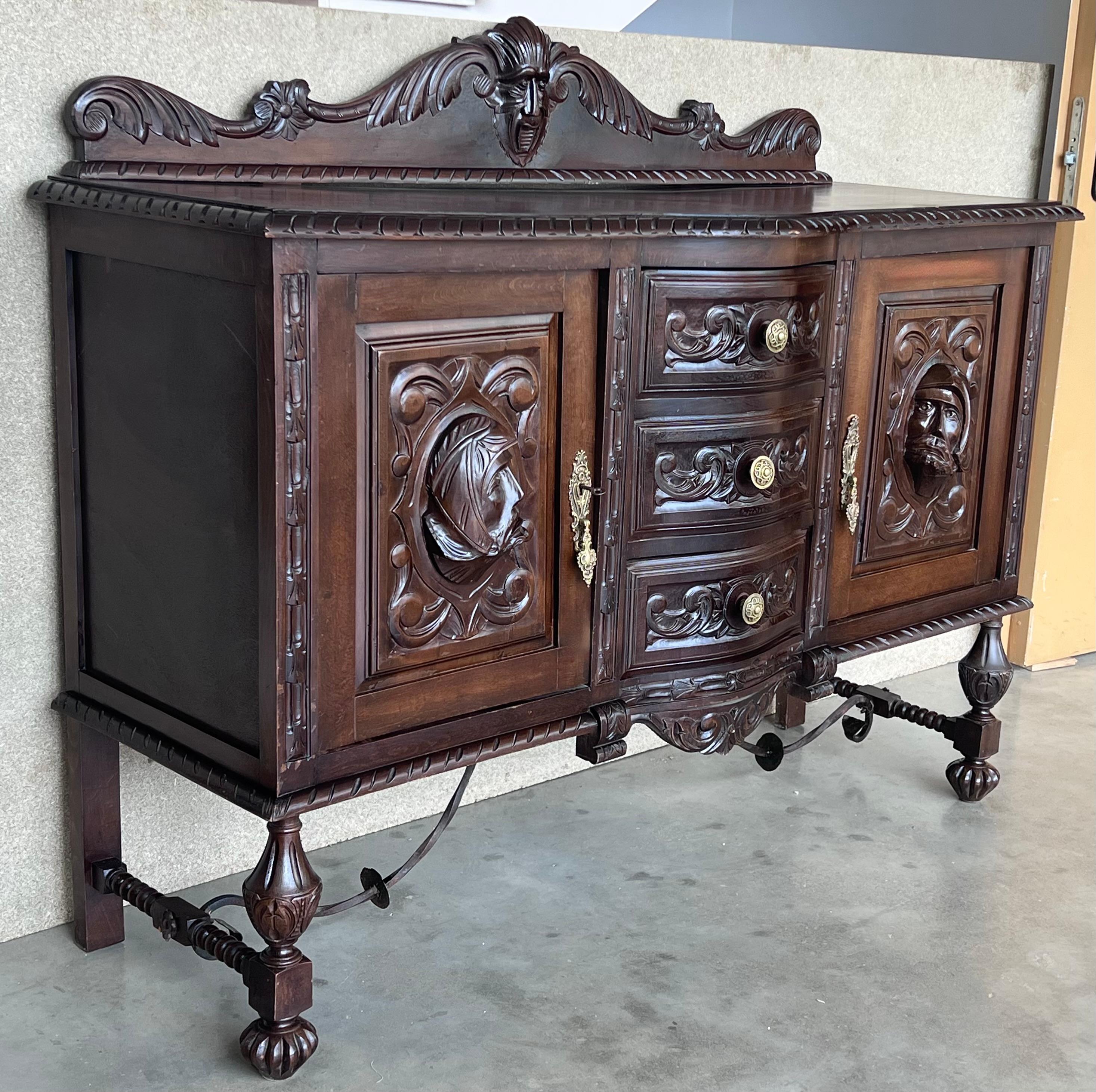 Renaissance Spanish Buffet with Two Doors, Three Drawers In Good Condition For Sale In Miami, FL