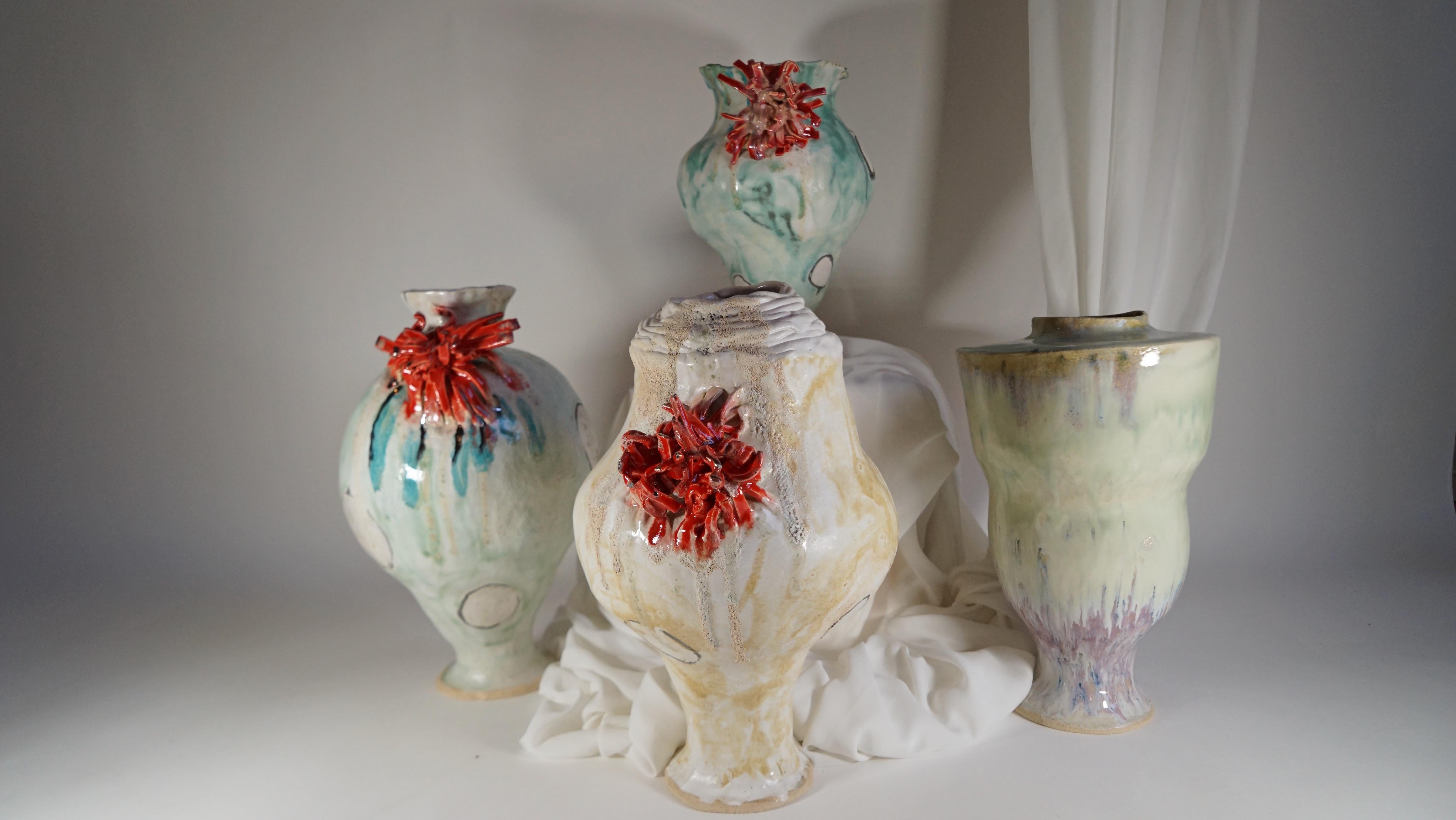 Vaso rosso e crema di ispirazione spagnola rinascimentale di Hania Jneid in vendita 4