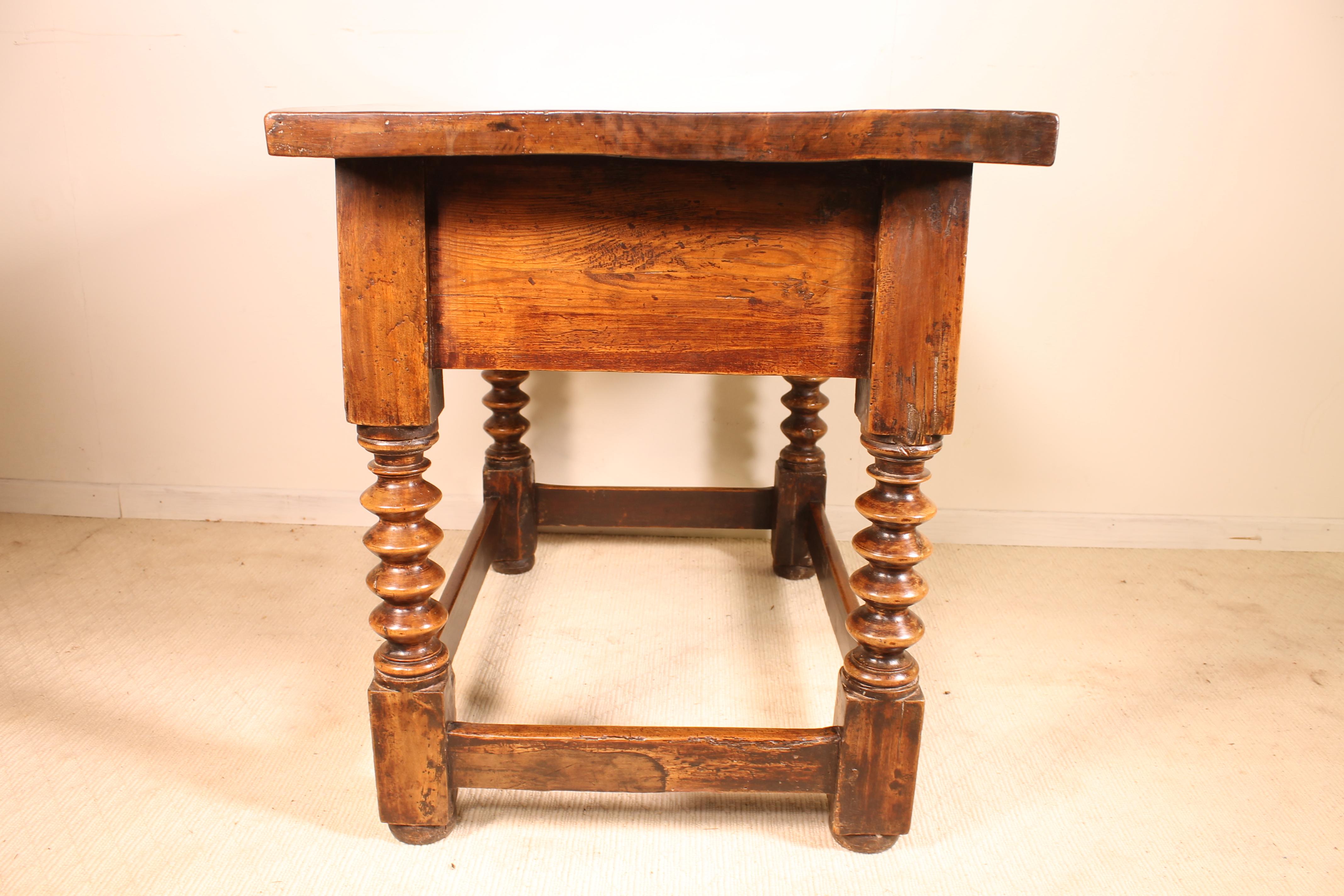 Renaissance Spanish Occassional Table circa 1600 in Walnut For Sale 1
