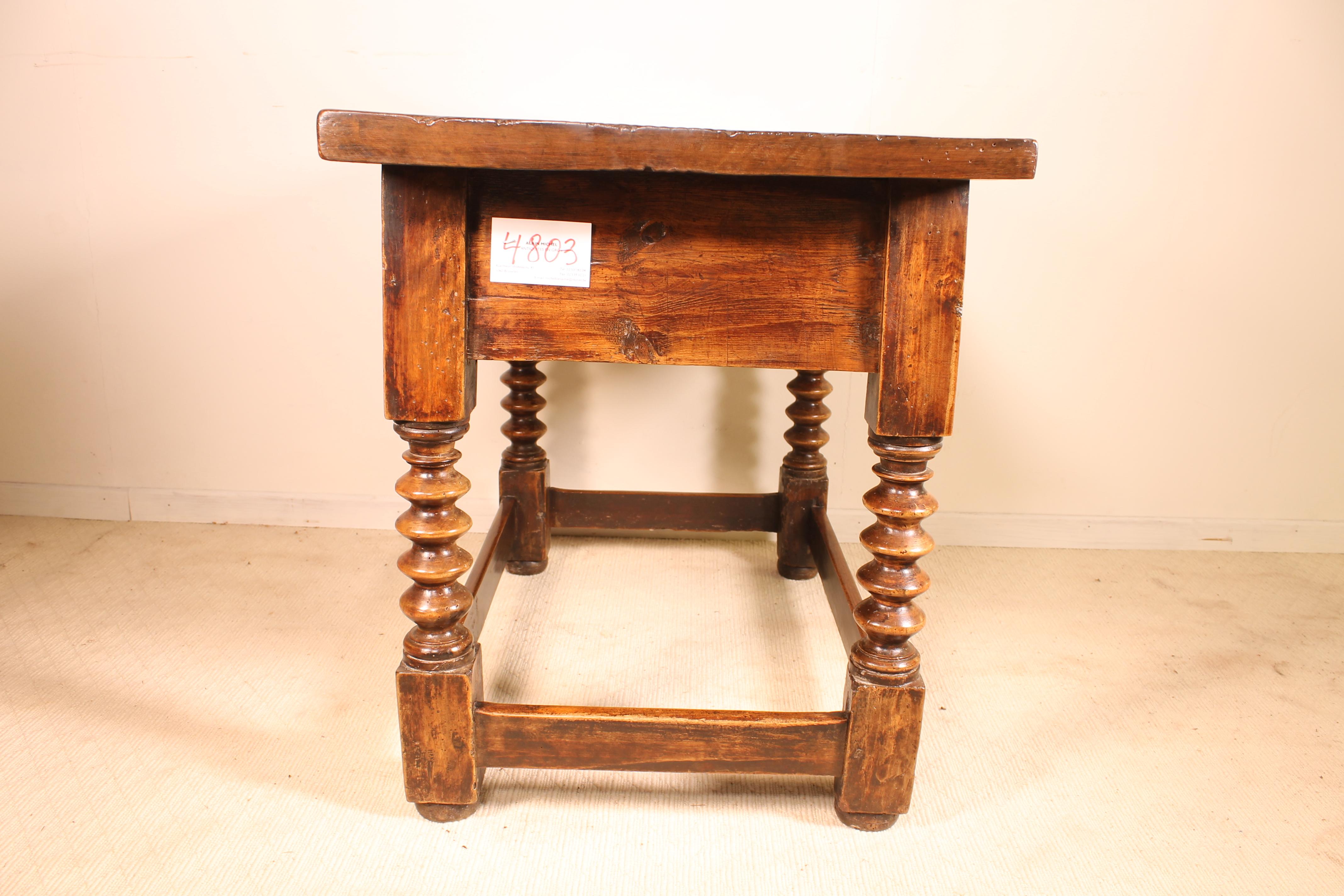 Renaissance Spanish Occassional Table circa 1600 in Walnut For Sale 2