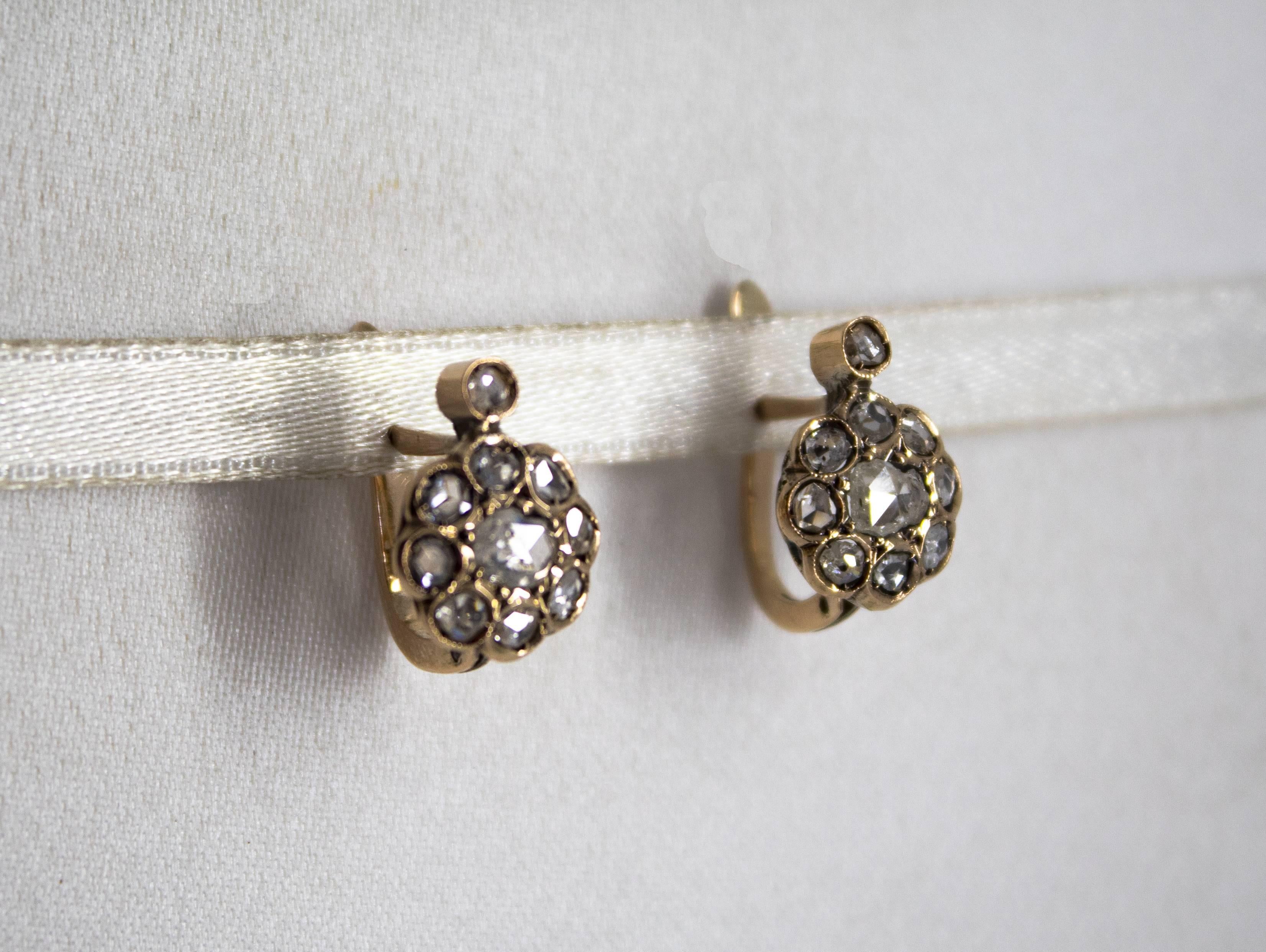 Women's or Men's Renaissance Style 1.10 Carat White Diamond Yellow Gold Lever Back Earrings