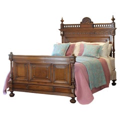 Antikes Bett im Renaissance-Stil aus Nussbaumholz, WK198