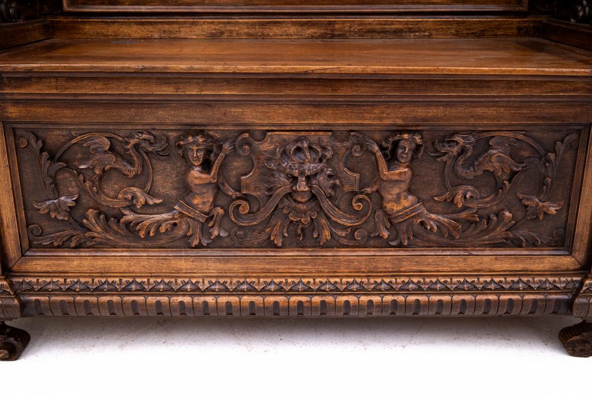 Renaissance style bench with storage, France, circa 1870. For Sale 4