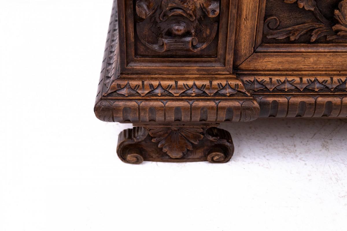 Renaissance style bench with storage, France, circa 1870. For Sale 6