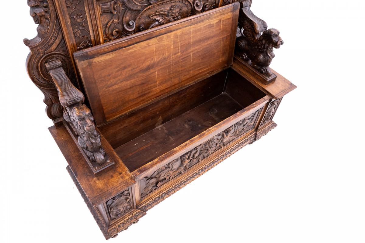 Renaissance style bench with storage, France, circa 1870. For Sale 3