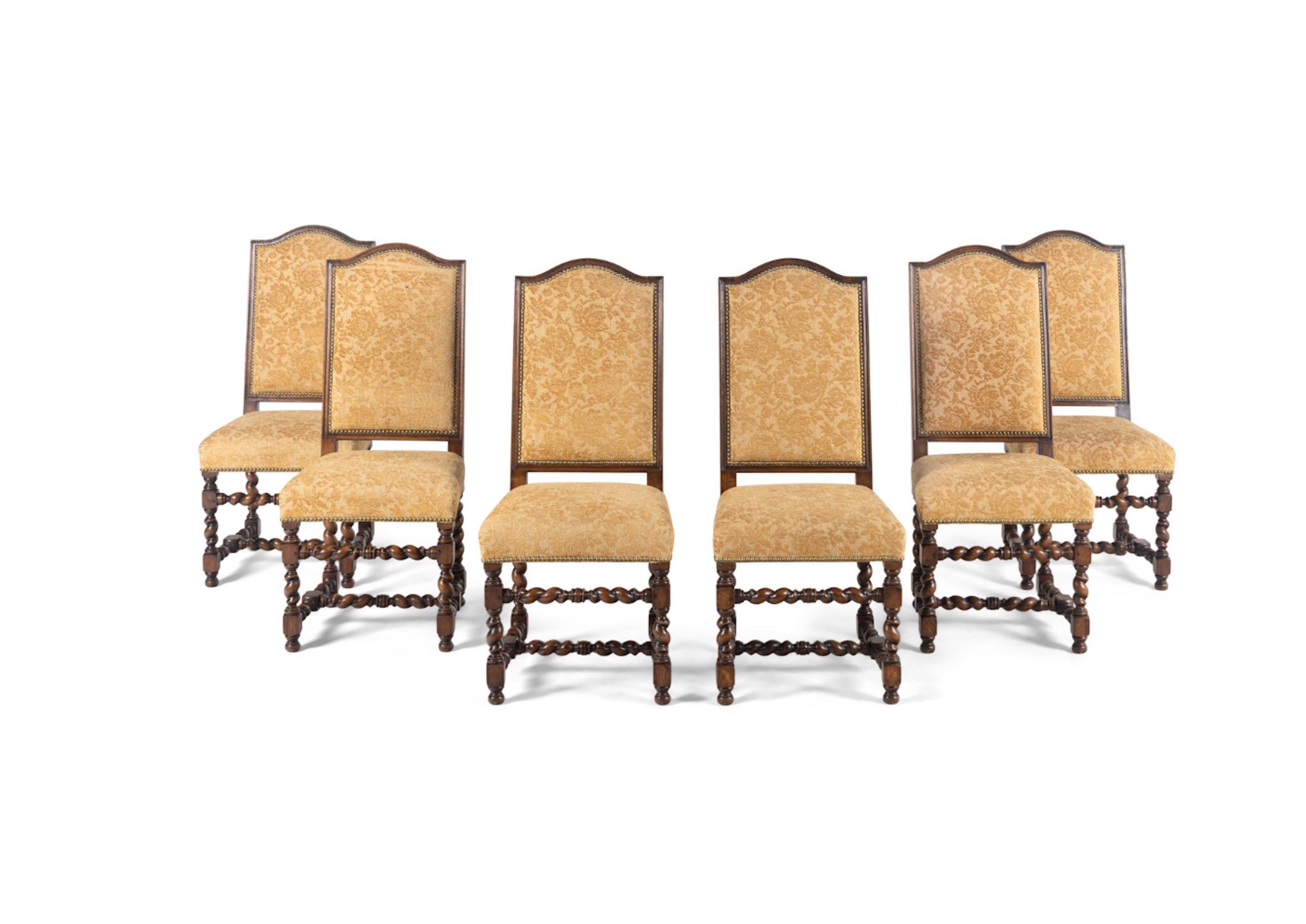 20ième siècle Huit chaises de salle à manger de style Renaissance, superbes couleurs. Le prix est indiqué par chaise. en vente