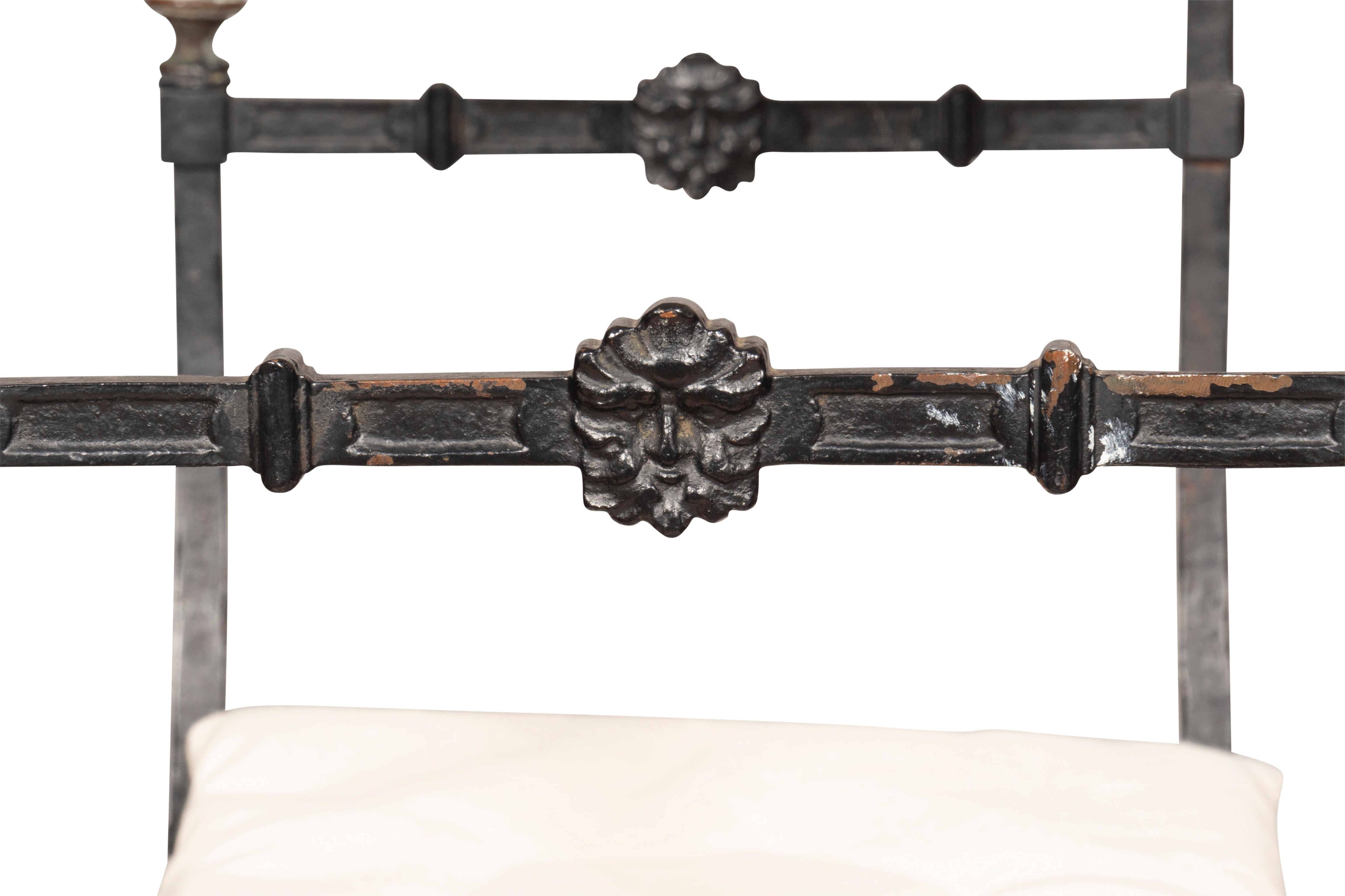 Fauteuil de style Renaissance en bronze et fer forgé en vente 14