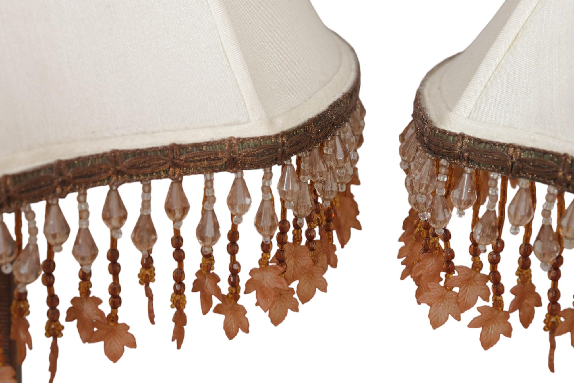Tischlampen aus Bronze und Porzellan im Renaissance-Stil, ein Paar (20. Jahrhundert) im Angebot