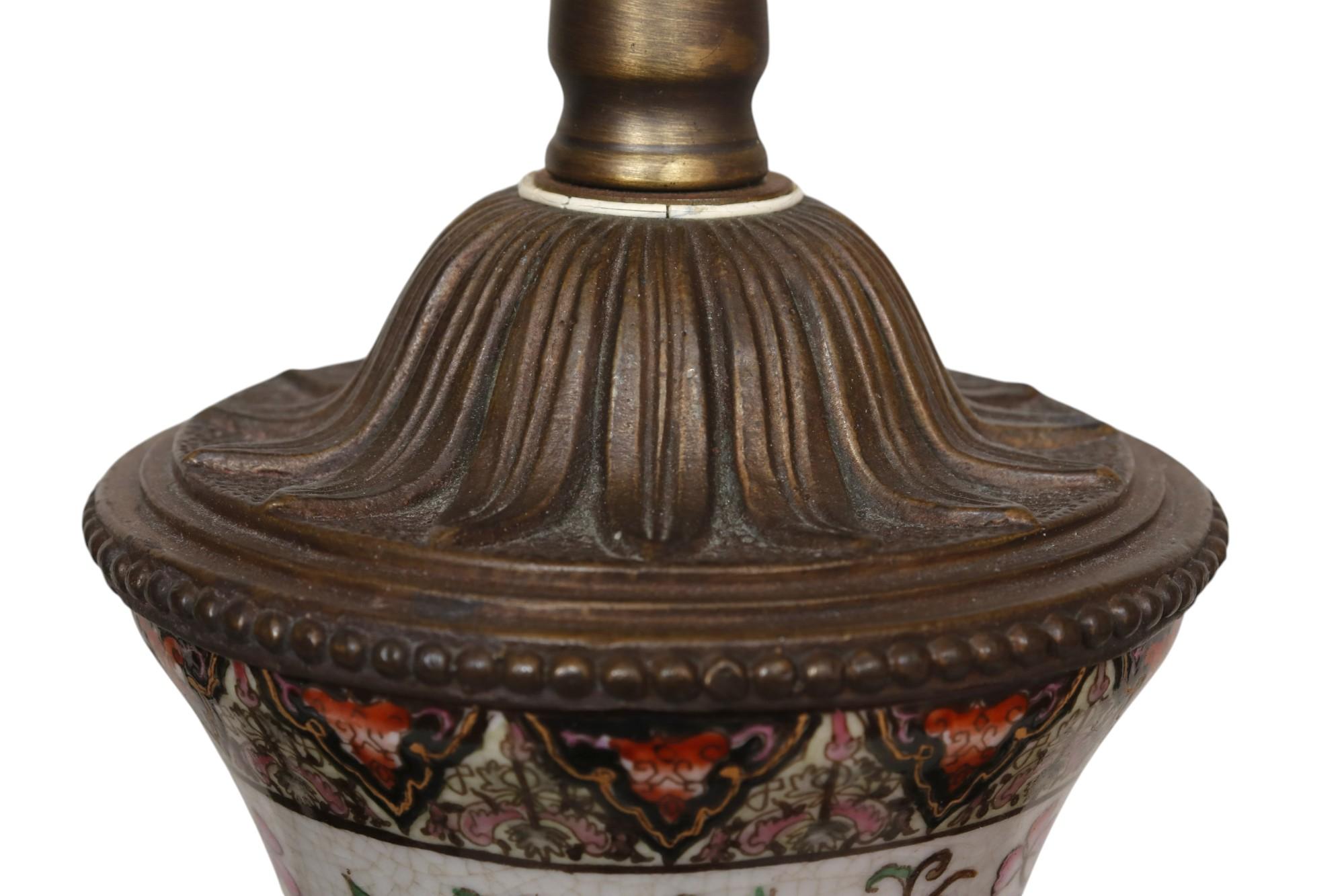 Tischlampen aus Bronze und Porzellan im Renaissance-Stil, ein Paar im Angebot 1