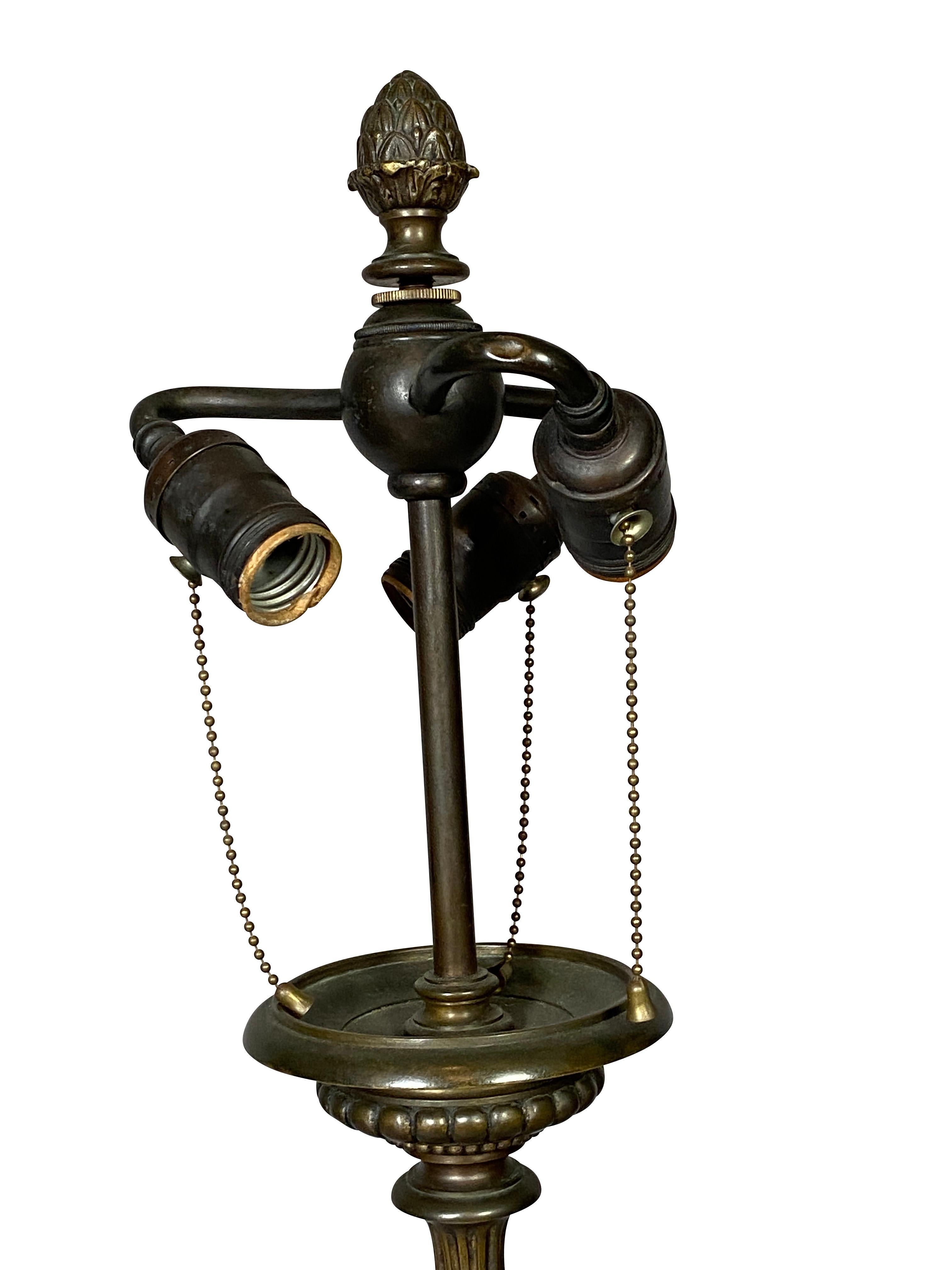 Lampe de table en bronze de style Renaissance en vente 2