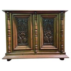 Buffet de style Renaissance en chêne sculpté