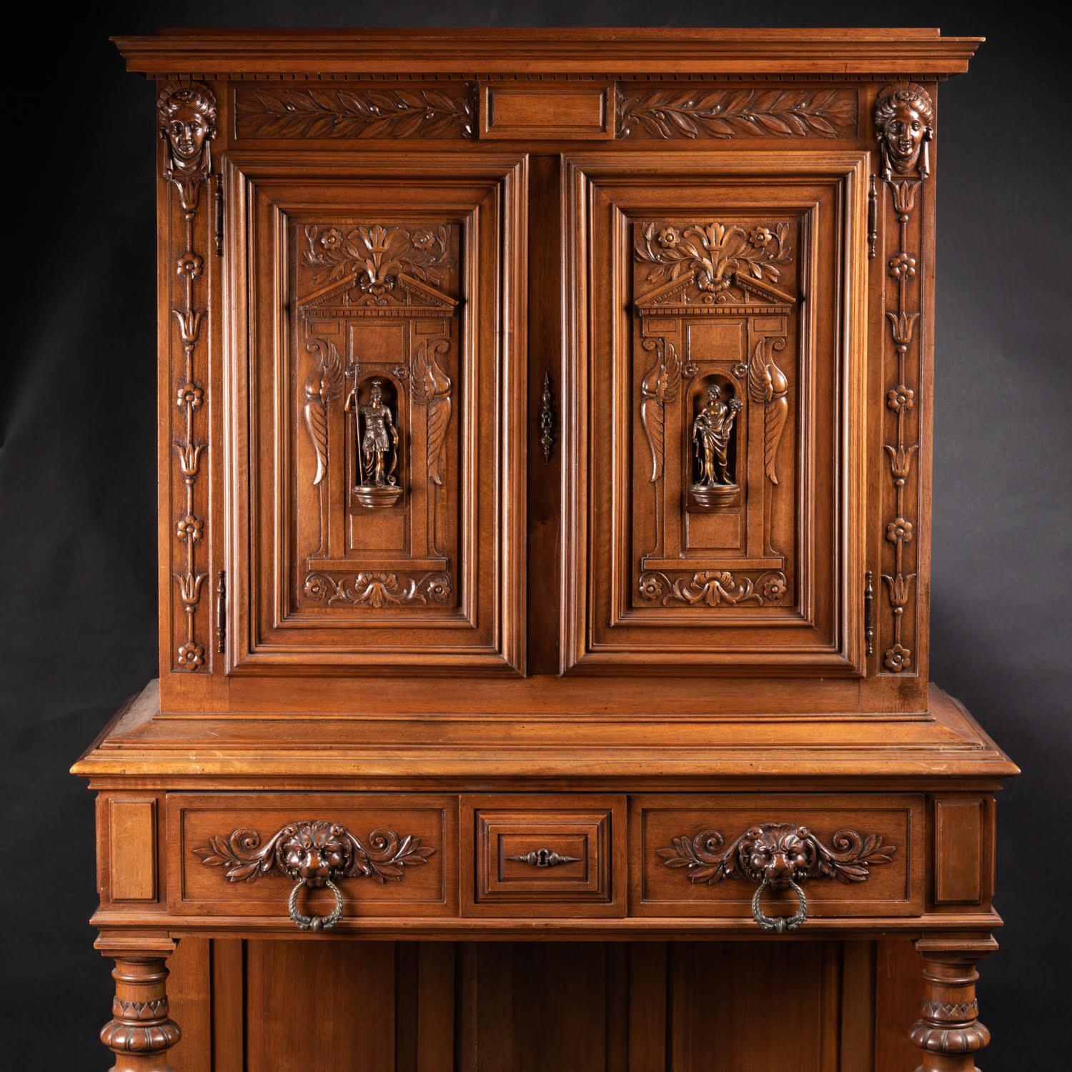 Renaissance style cabinet in carved walnut, 19th century.

Renaissance style carved walnut cabinet, 19th century.
H: 166cm, W: 100cm, D: 46cm