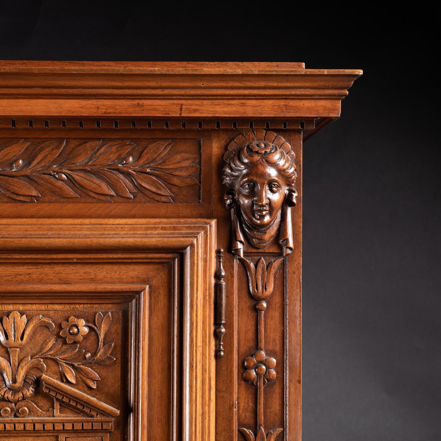 Renaissance Style Cabinet in Carved Walnut, 19th Century. For Sale 1